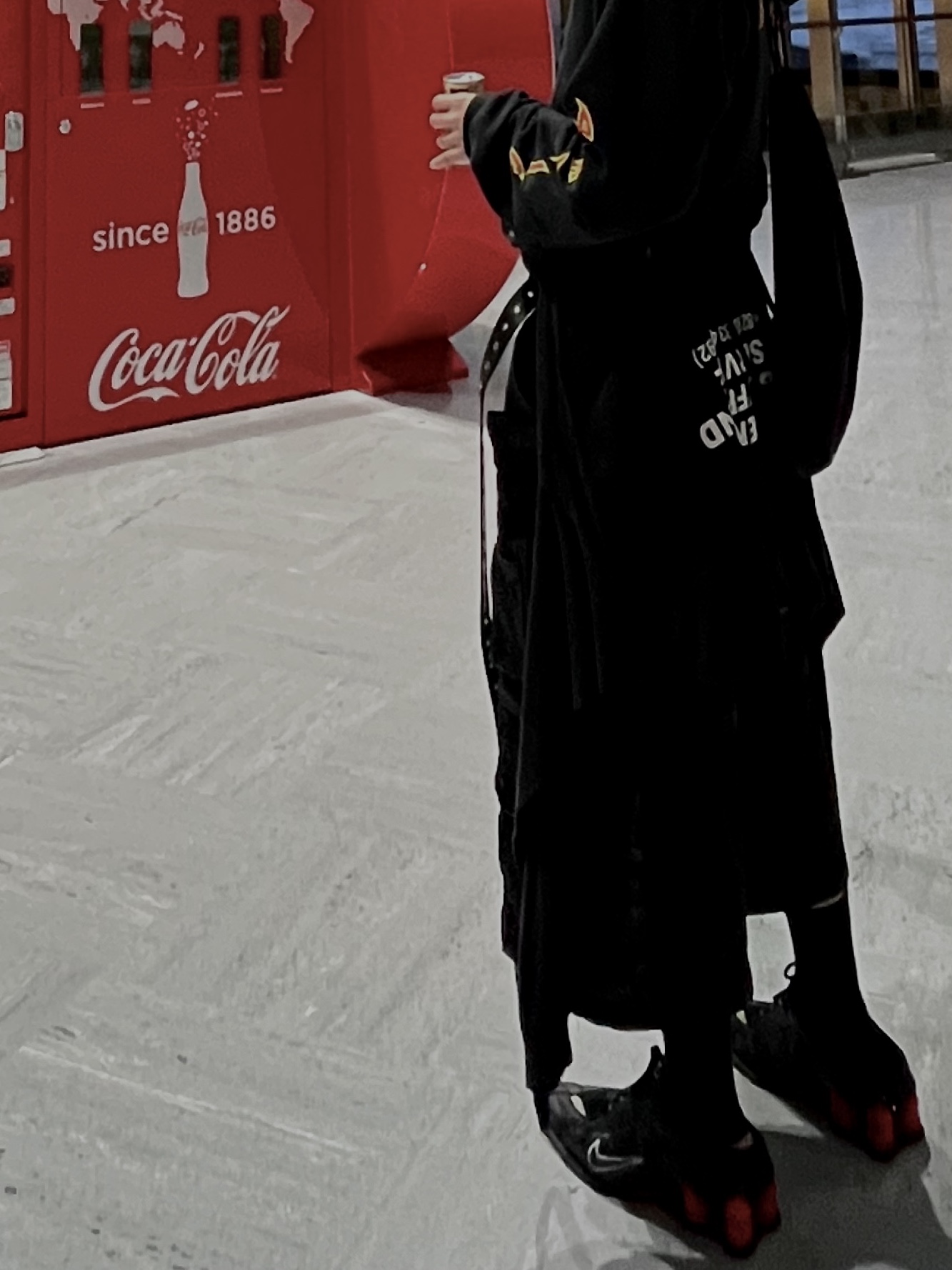 Nike x Martine Rose Shox MR4 Black, Project G/R Oversized Convertible Cargo Pants Coated Black 착용 스타일 - 2