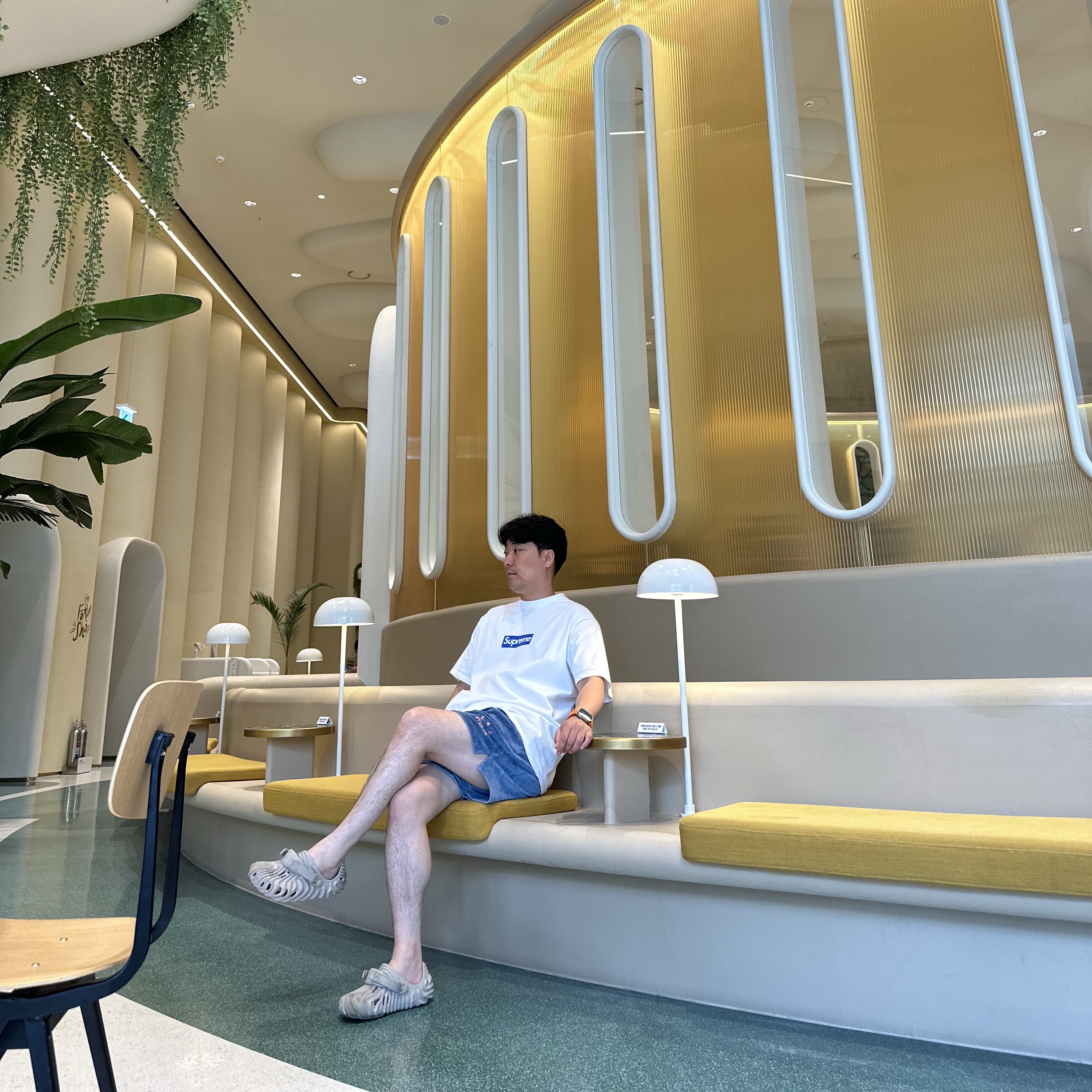 Crocs x Salehe Bembury Pollex Clog Horchata, Supreme Seoul Box Logo T-Shirt White - 23FW 착용 스타일