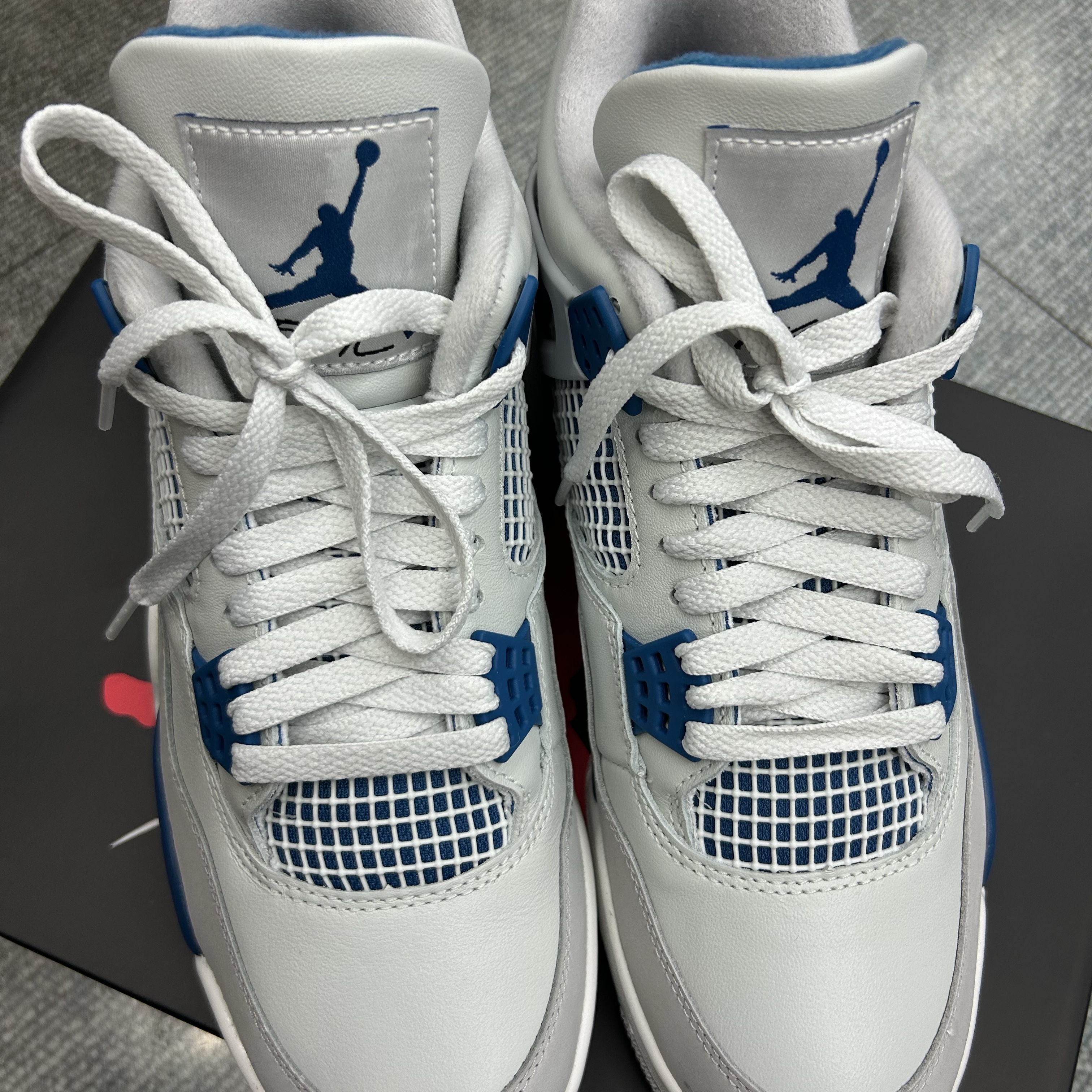 Jordan 4 Retro Industrial Blue 착용 스타일