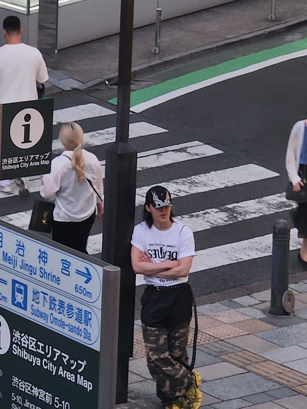 Yeezy Gap Engineered By Balenciaga Flame Cap Black, Balenciaga 3XL Sneakers Yellow Black 착용 스타일 - 1