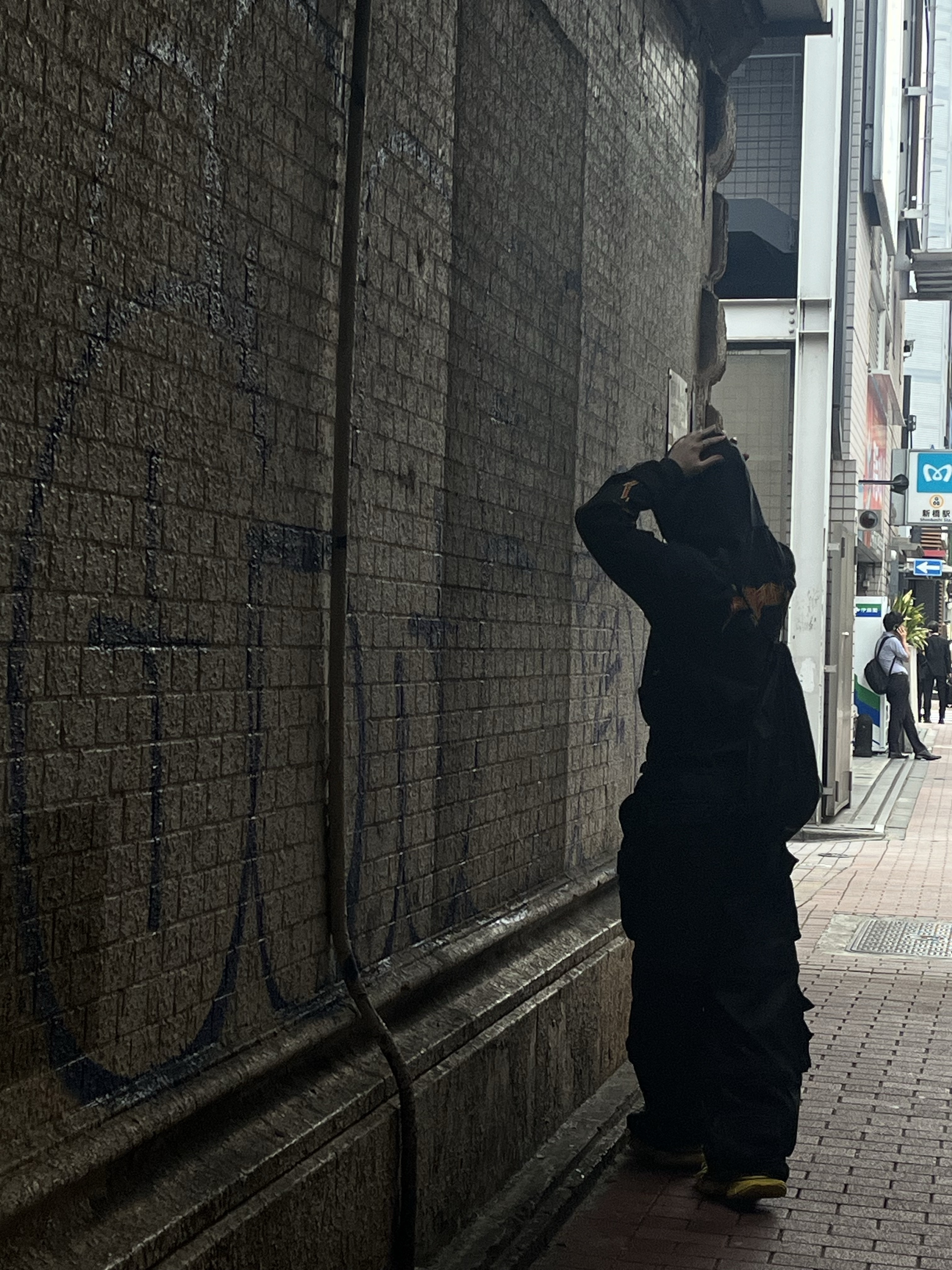 Balenciaga 3XL Sneakers Yellow Black, Project G/R Oversized Convertible Cargo Pants Coated Black 착용 스타일 - 3