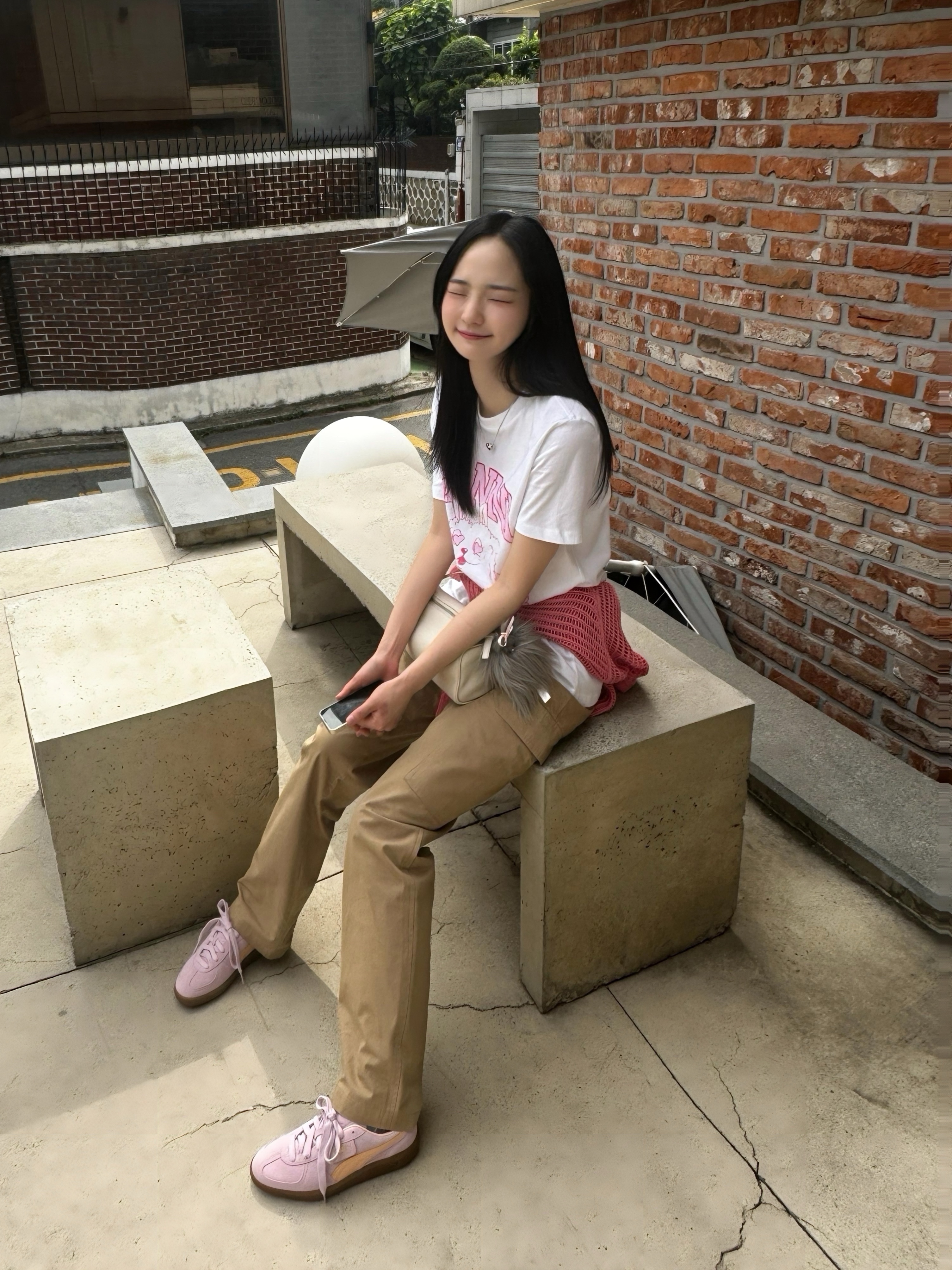 Puma Palermo Grape Mist Peach Fizz, (W) Ganni Relaxed Love Bunny T-Shirt Bright White 착용 스타일 - 3