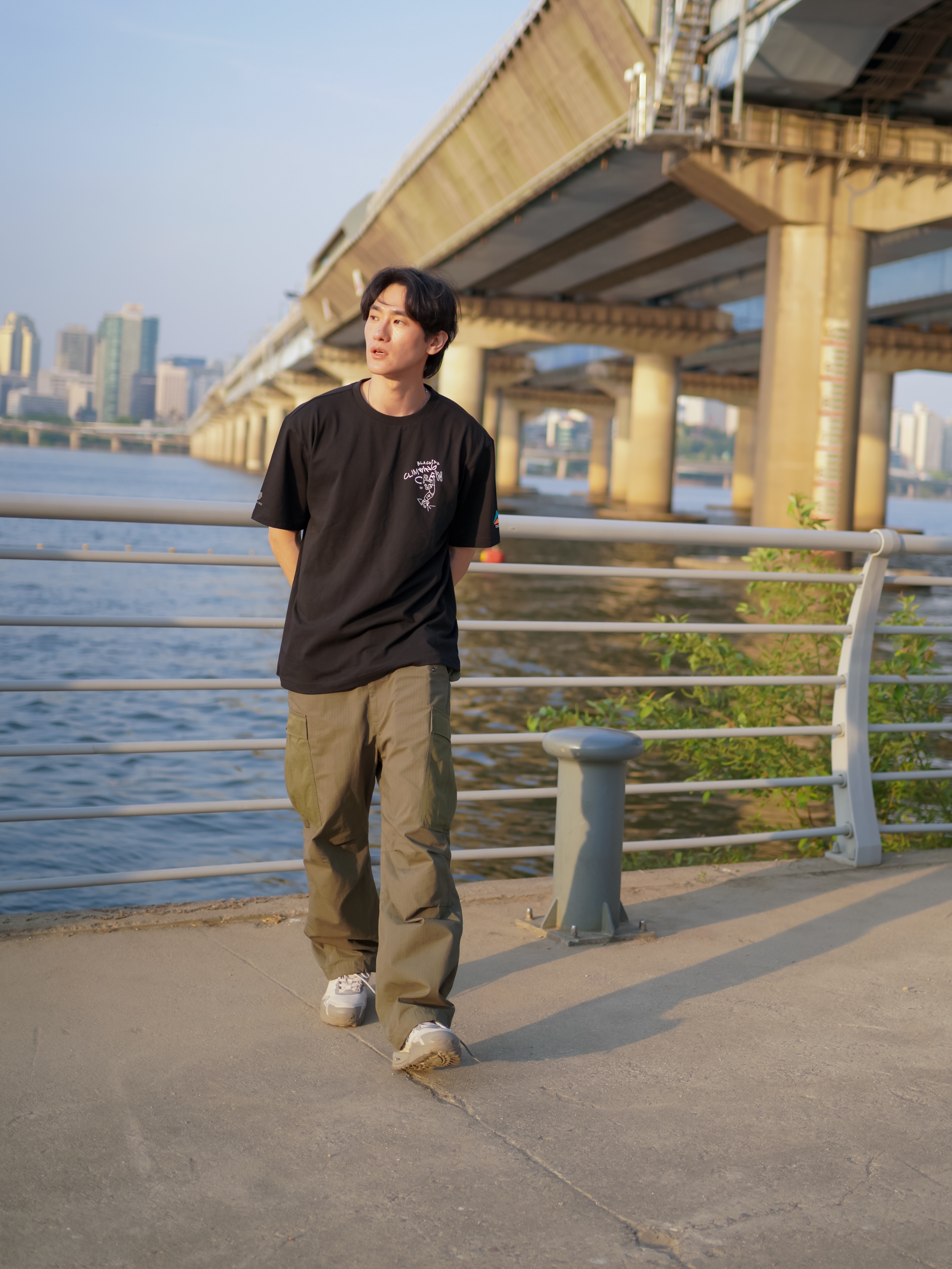 Nanamica Cargo Pants Khaki 착용 스타일 - 2
