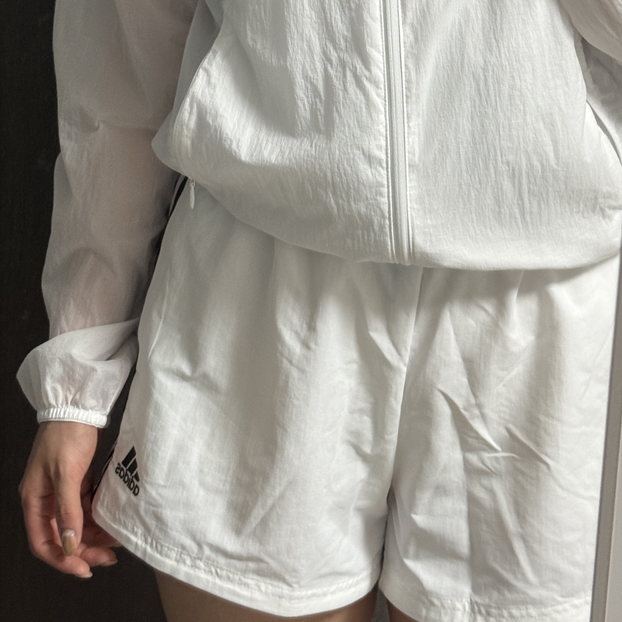 (W) Adidas 3-Stripes Woven Shorts White - KR Sizing 착용 스타일 - 1