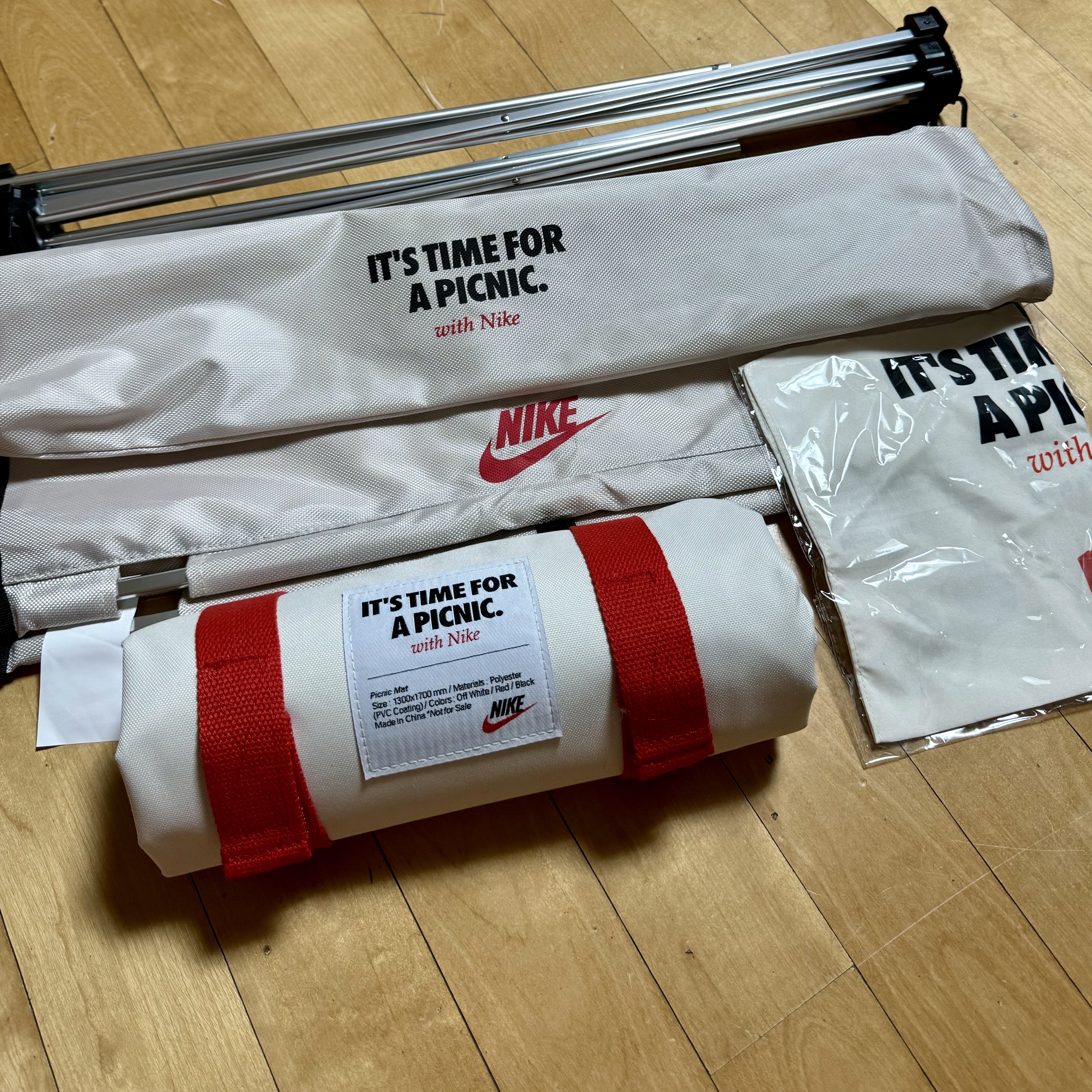 Nike Members Days Daily Check-In Gift Set Picnic Mat & Picnic Table & Table Mat (6700 Limited) 착용 스타일