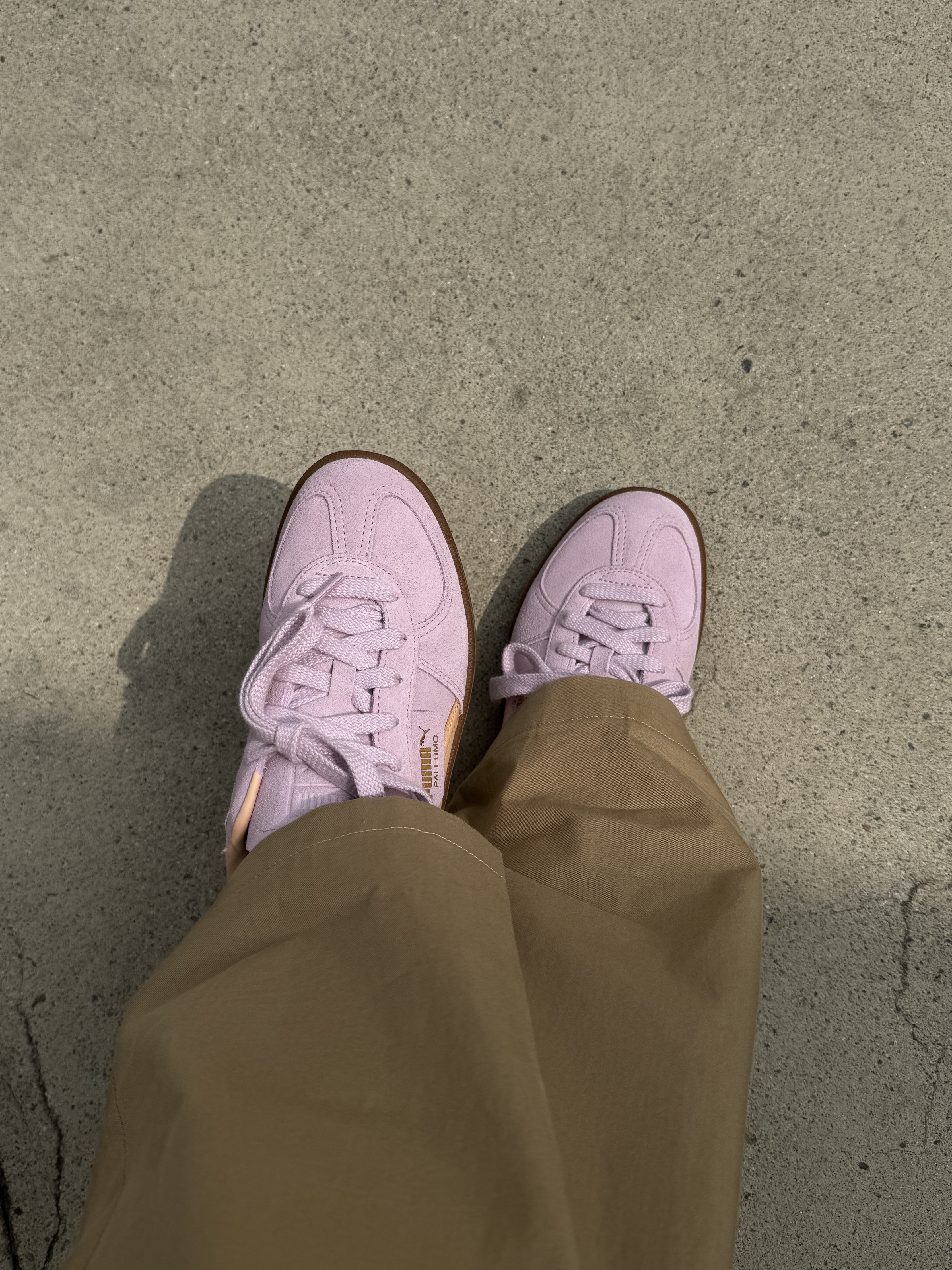 (W) Ganni Relaxed Love Bunny T-Shirt Bright White, Puma Palermo Grape Mist Peach Fizz 착용 스타일 - 3