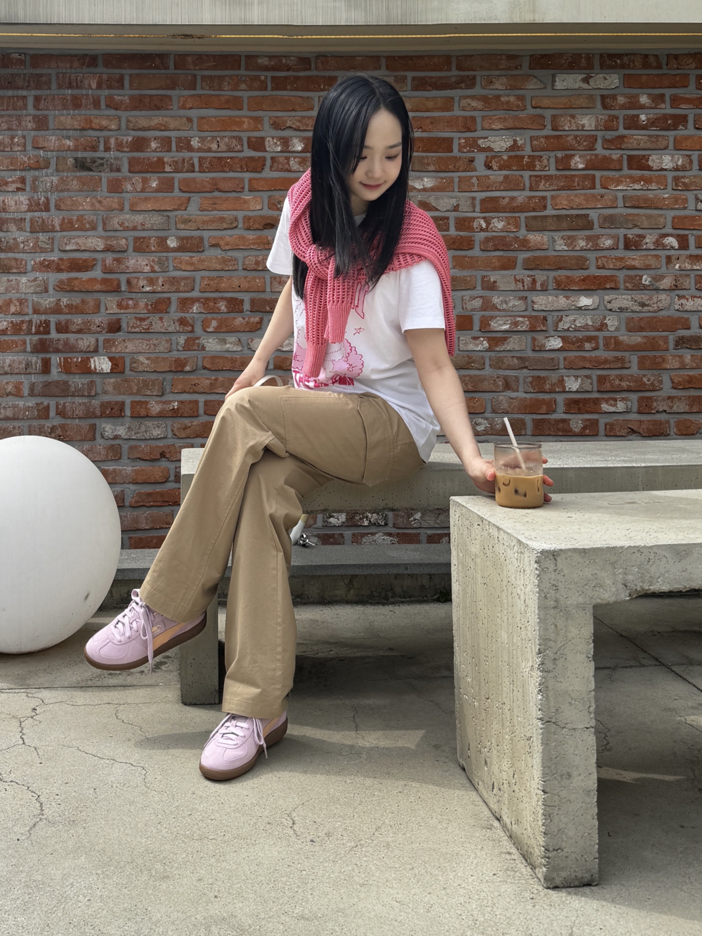 Puma Palermo Grape Mist Peach Fizz, (W) Ganni Relaxed Love Bunny T-Shirt Bright White 착용 스타일 - 1