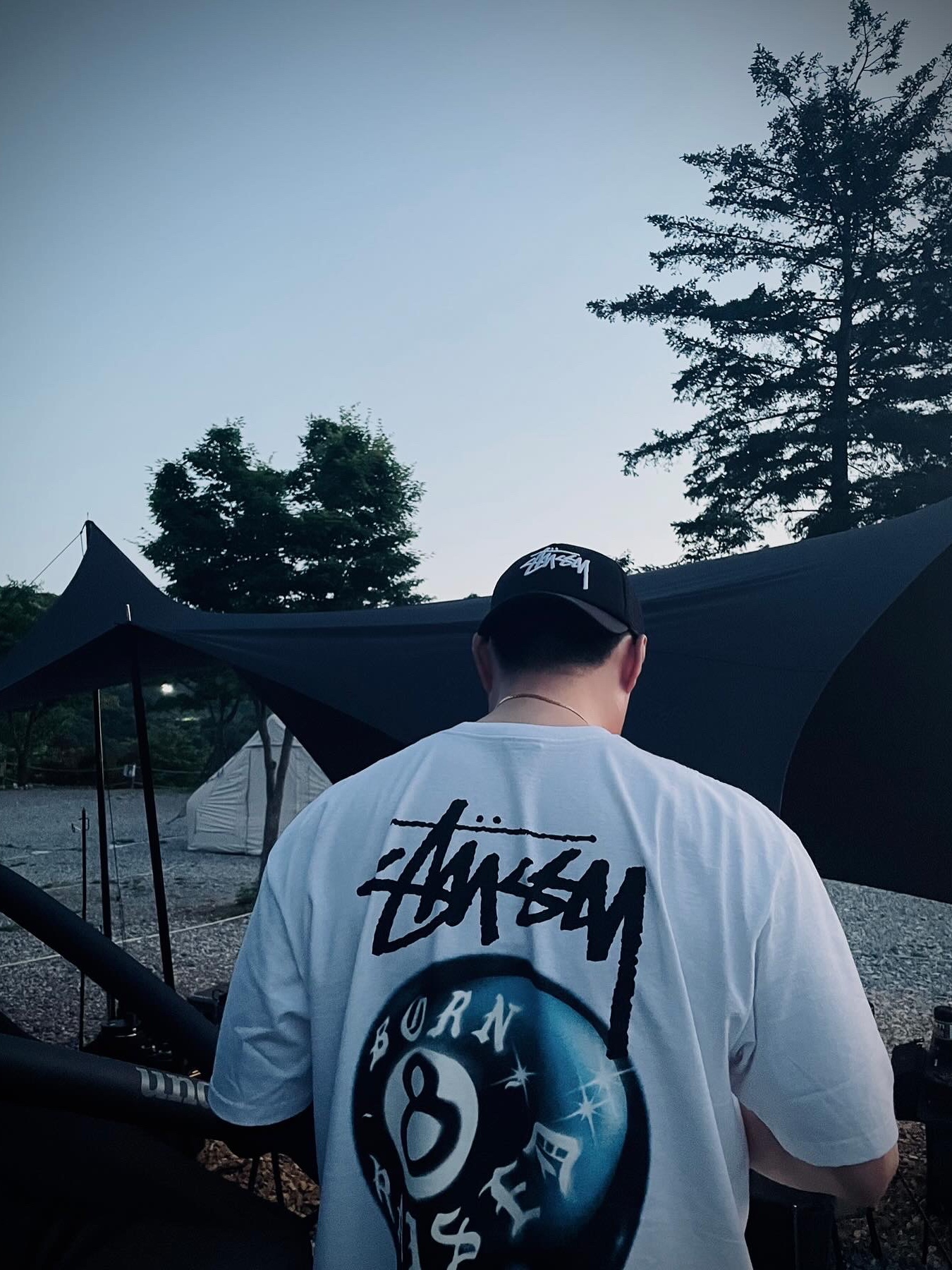Stussy x Born X Raised 8 Ball T-Shirt White 착용 스타일 - 1