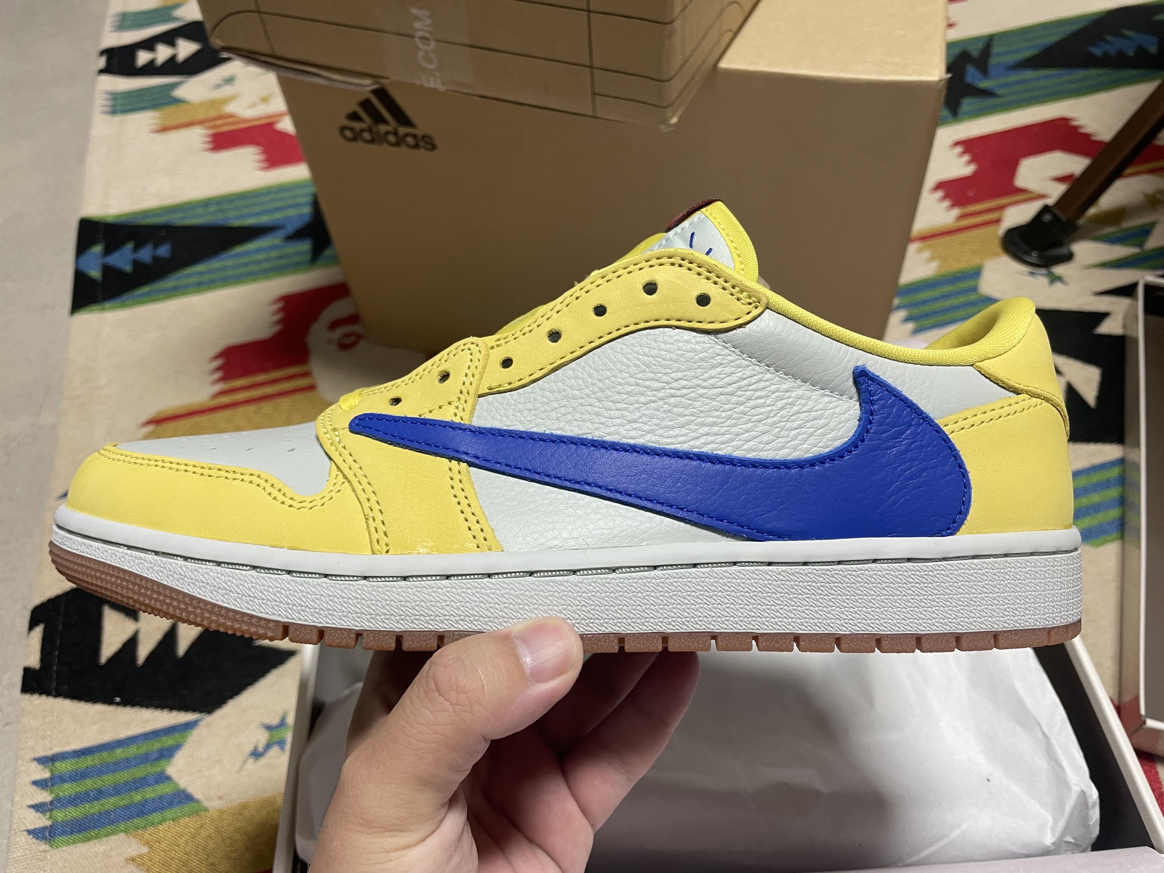 (W) Jordan 1 x Travis Scott Retro Low OG SP Canary 착용 스타일