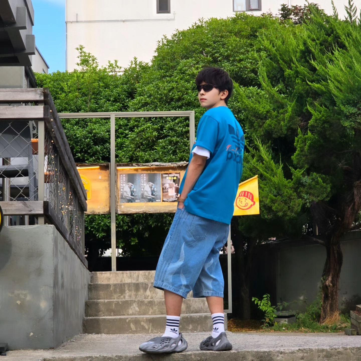 Palace x Adidas Nature T-Shirt Mystery Petrol - 22SS, Adidas Flames Denim Shorts Blue - KR Sizing 착용 스타일 - 10