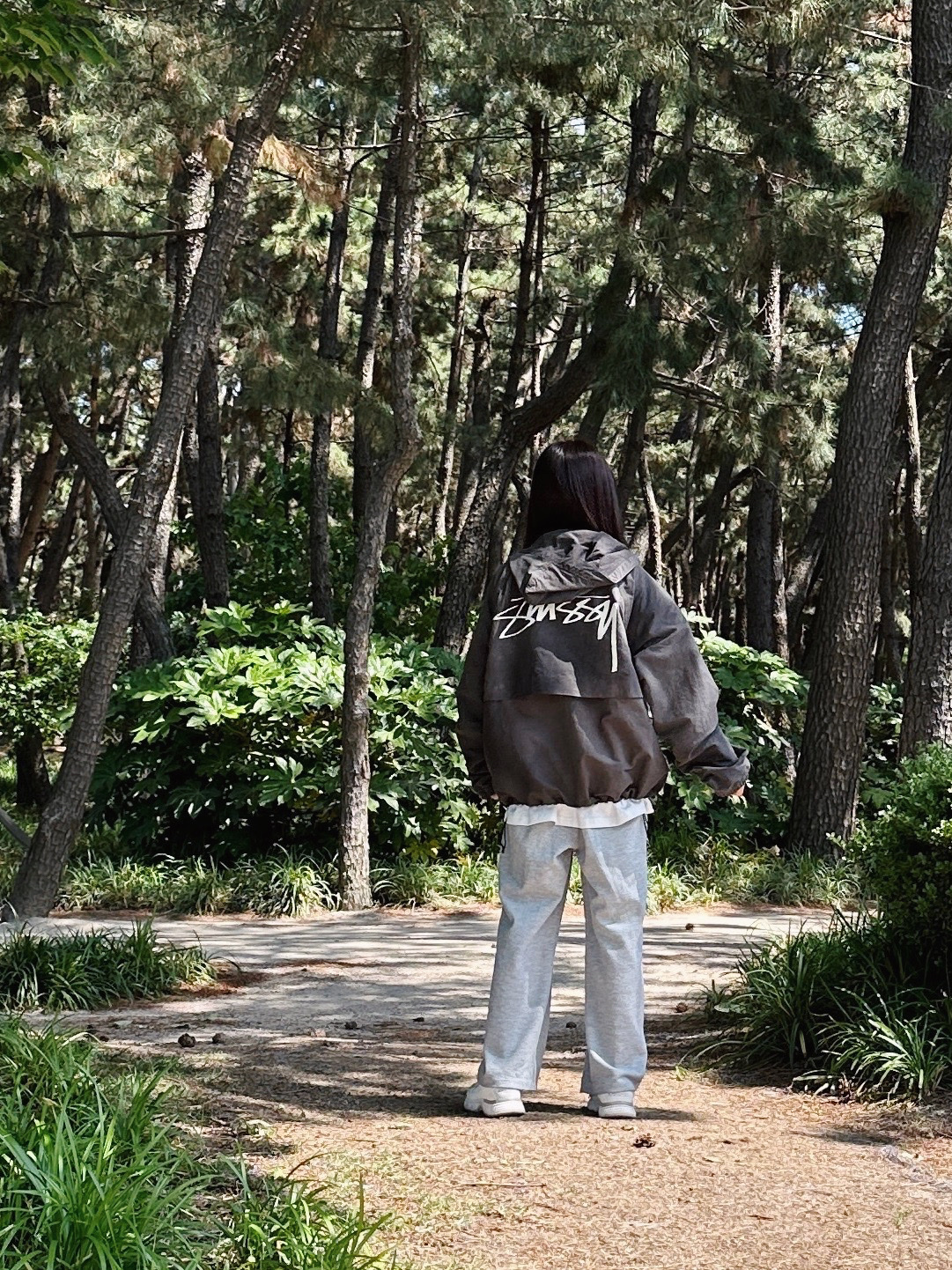 Stussy Wave Dye Beach Shell Jacket Black 착용 스타일