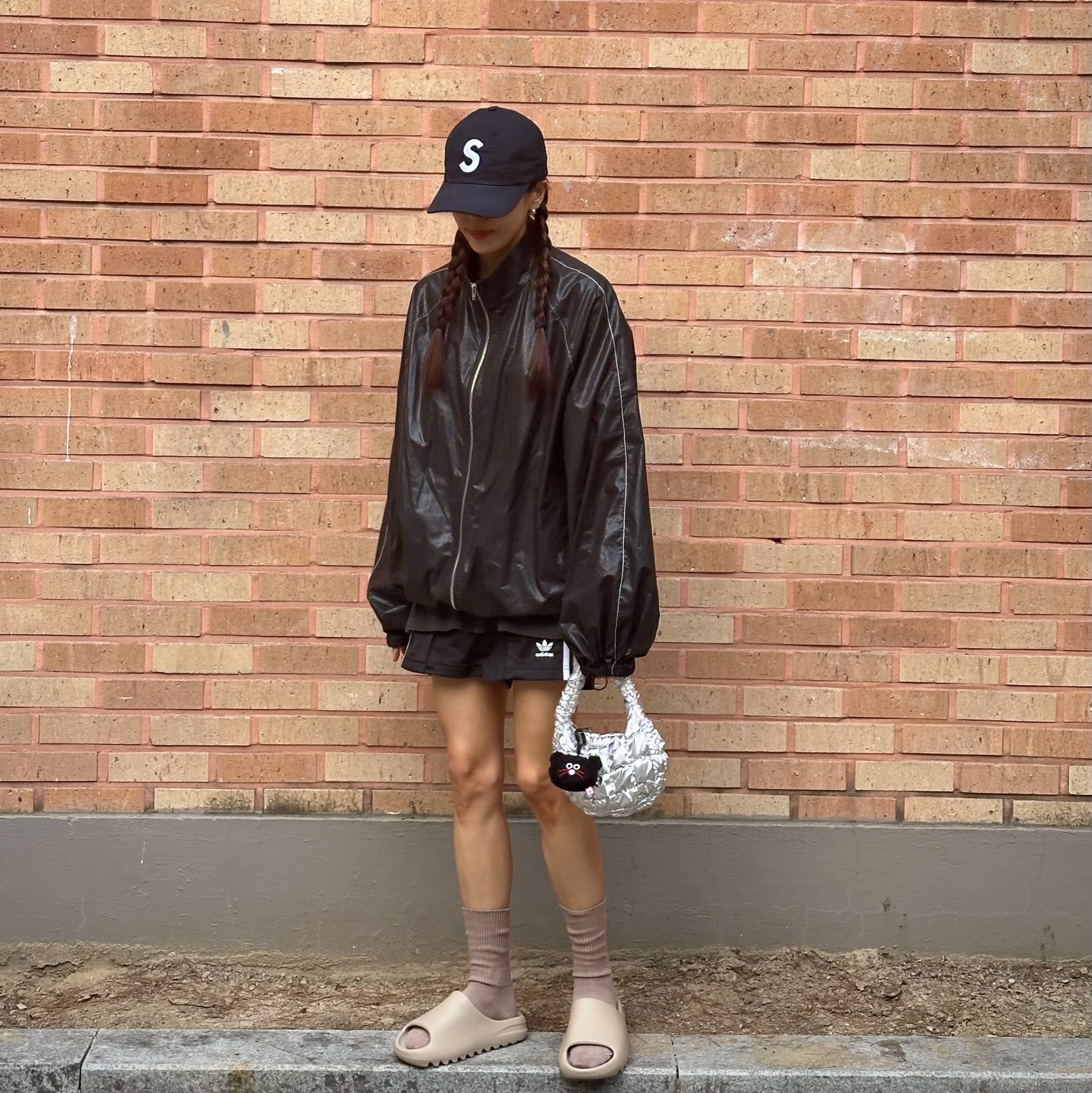 Supreme Seersucker S Logo 6-Panel Black - 24SS, (W) Adidas Firebird Shorts Black - KR Sizing 착용 스타일 - 2