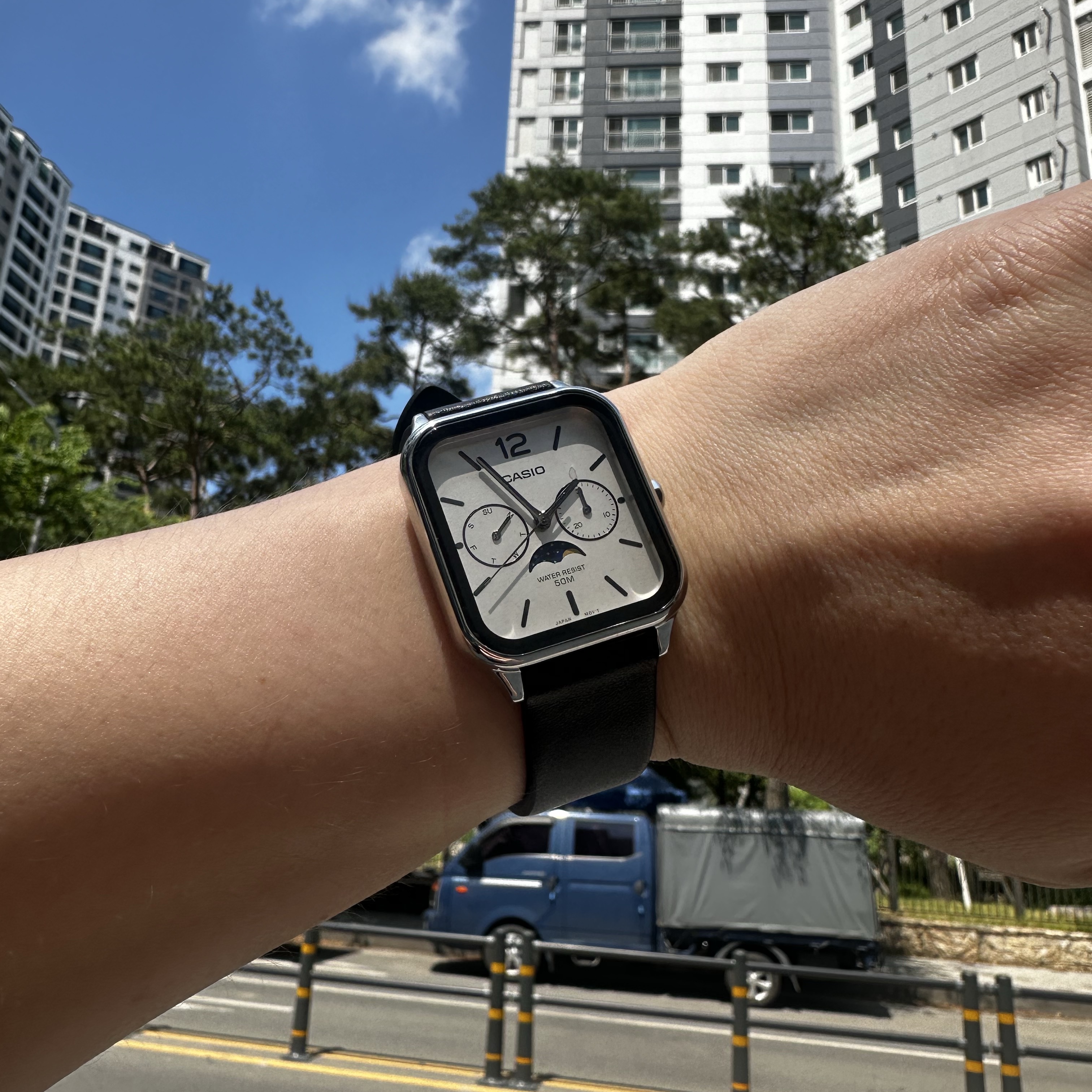 Casio MTP-M305L-7AV 착용 스타일