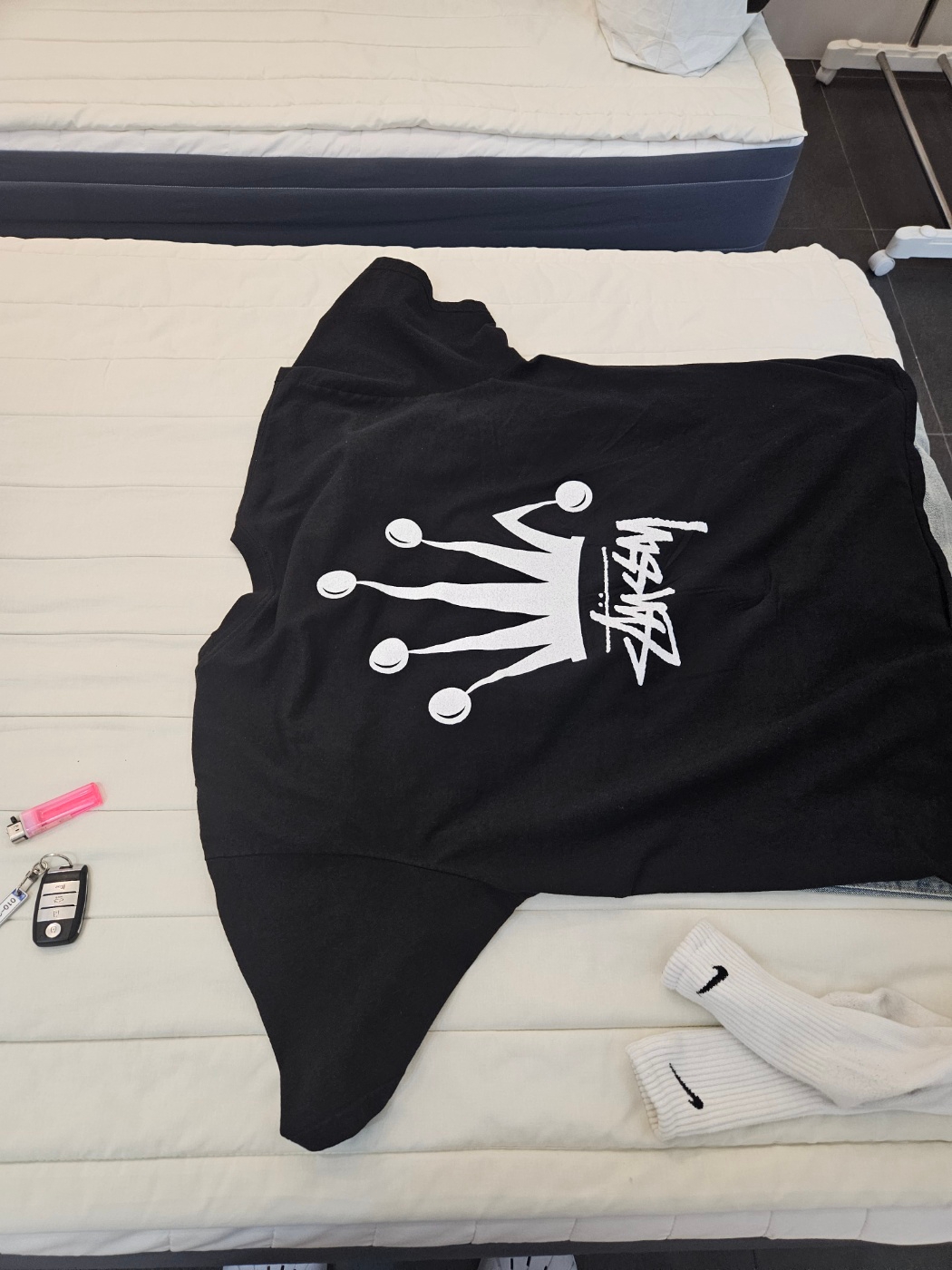 Stussy Regal Crown Pigment Dyed T-Shirt Black 착용 스타일