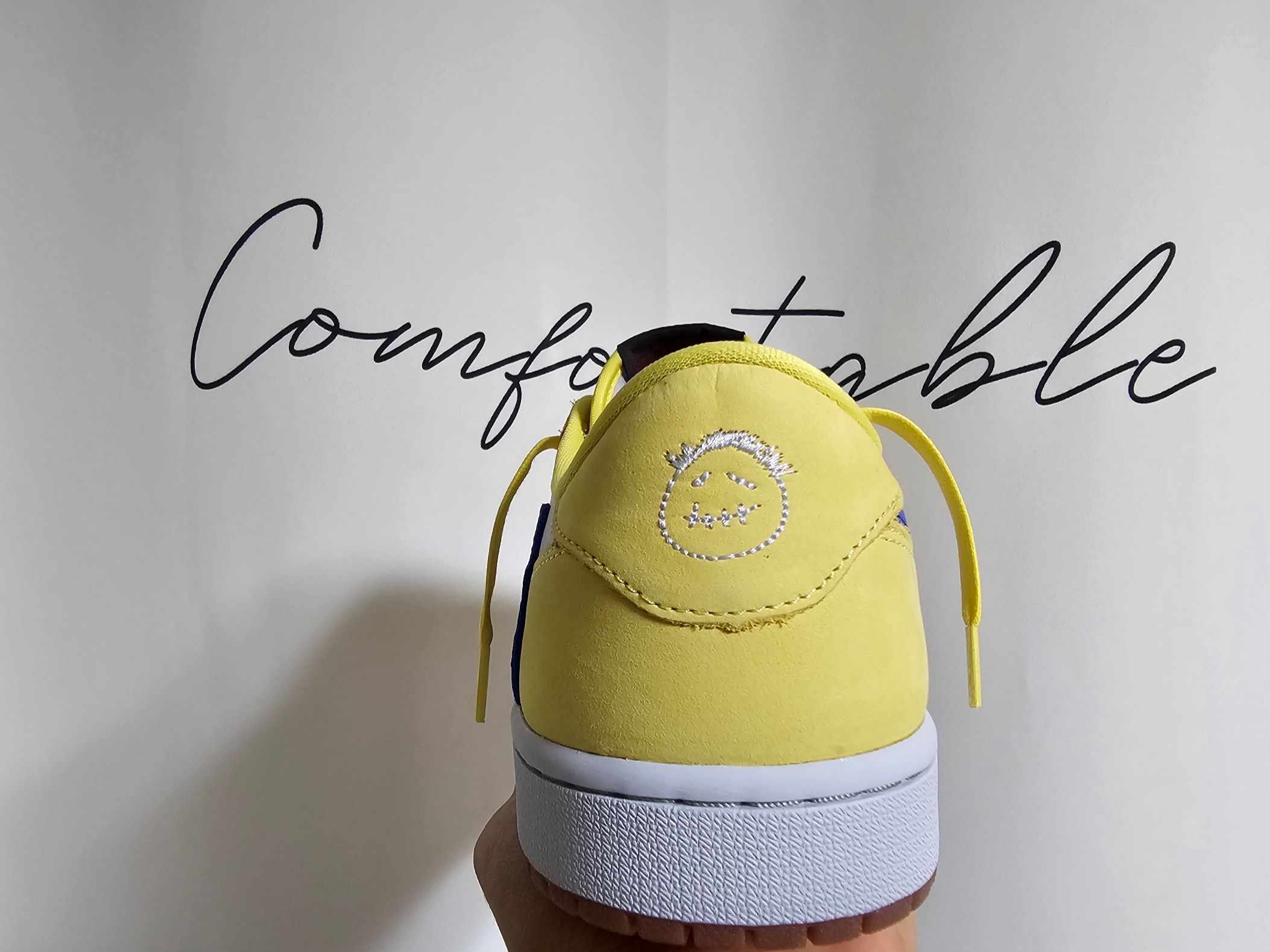 (W) Jordan 1 x Travis Scott Retro Low OG SP Canary 착용 스타일 - 3