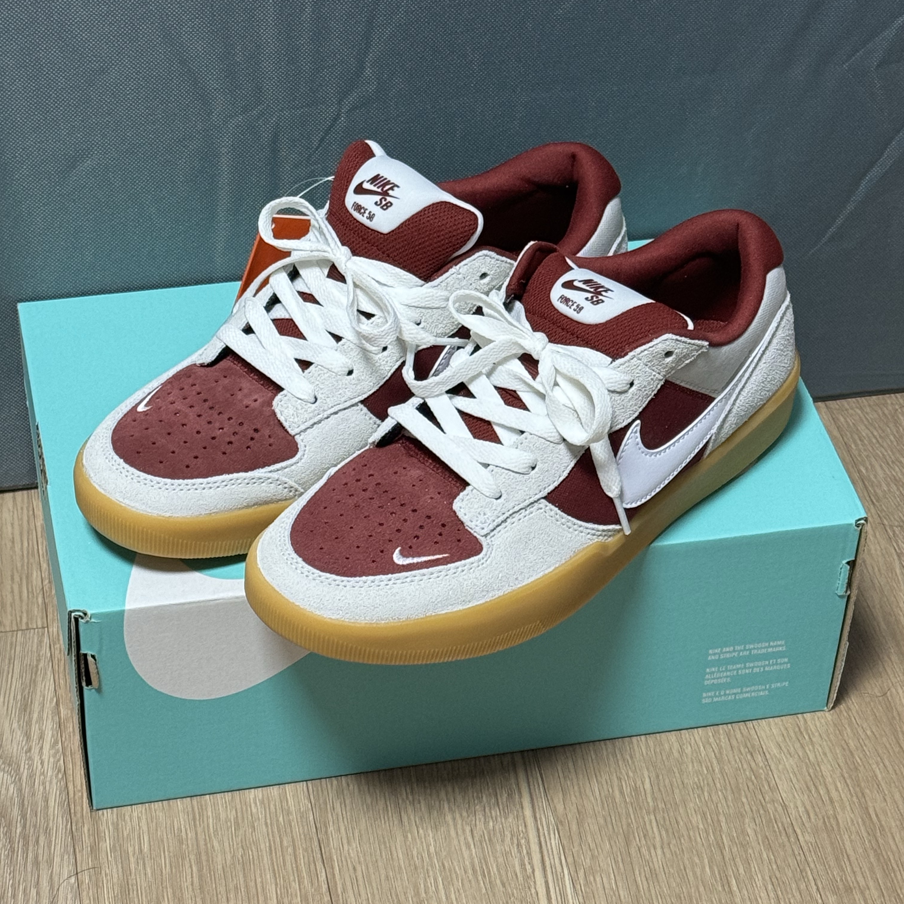 Nike SB Force 58 Team Red Summit White 착용 스타일