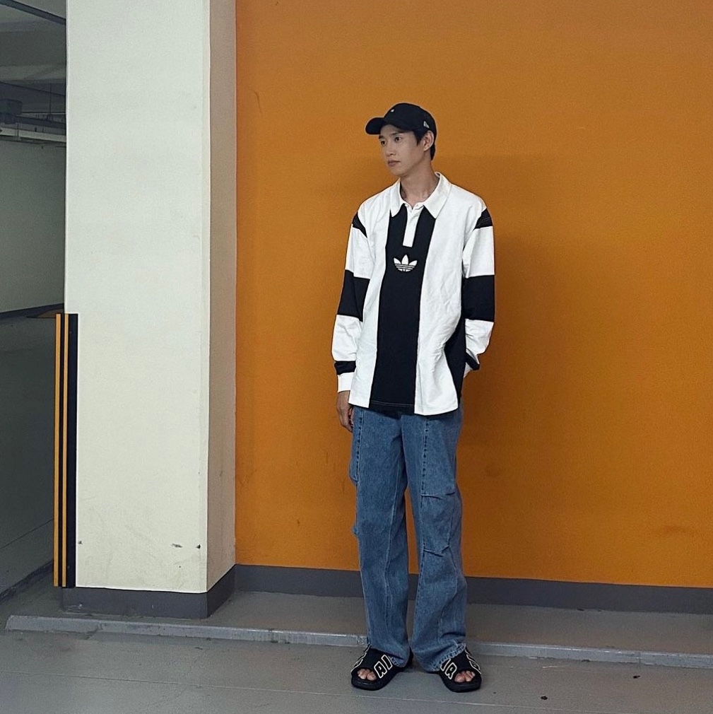 Supreme Perfect Season Football Jersey White - 23SS, Nike Air More Uptempo Slide Black White 착용 스타일 - 2