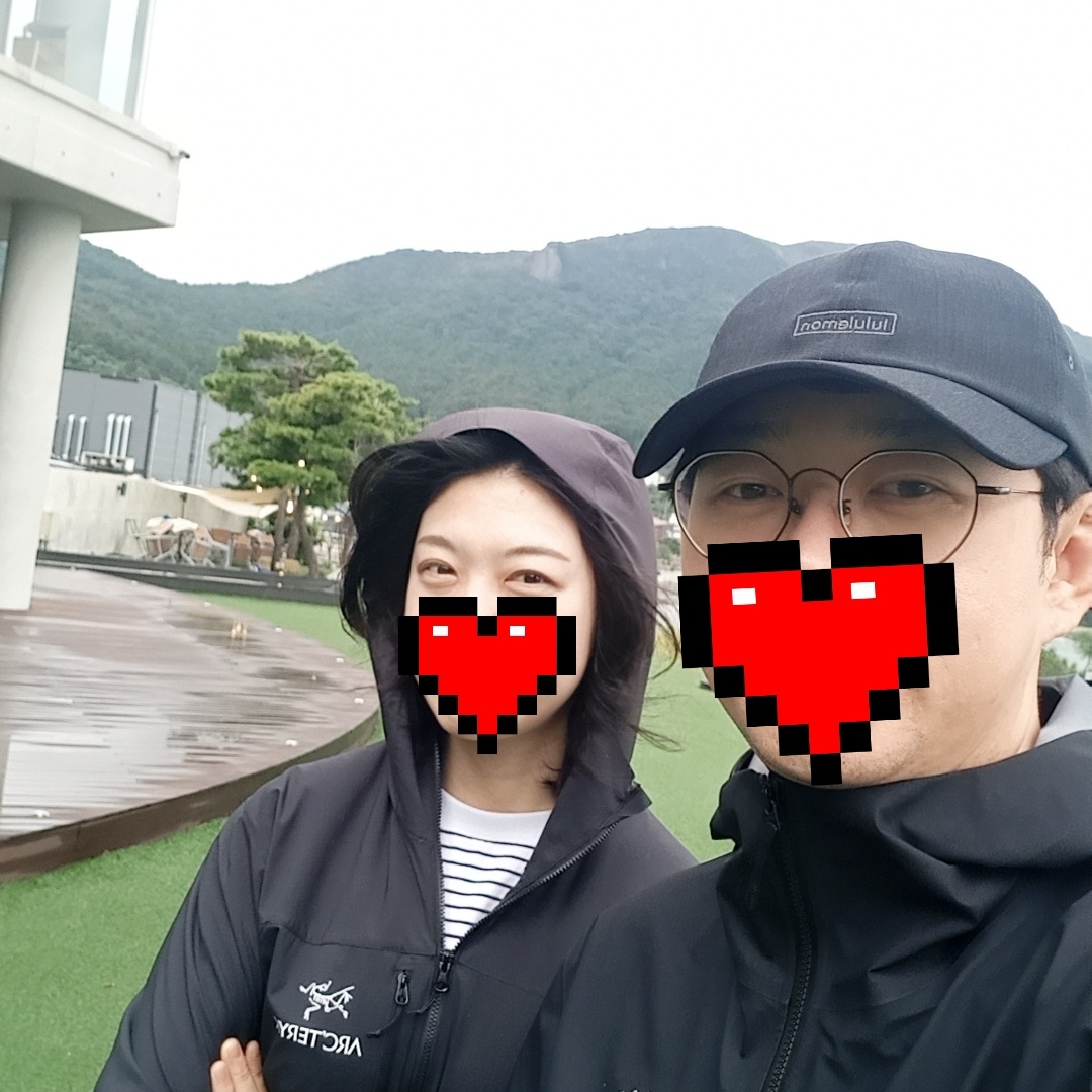 (W) Lululemon Soft Embroidered Baller Hat Black, Arc'teryx Beta Jacket Black 착용 스타일 - 2