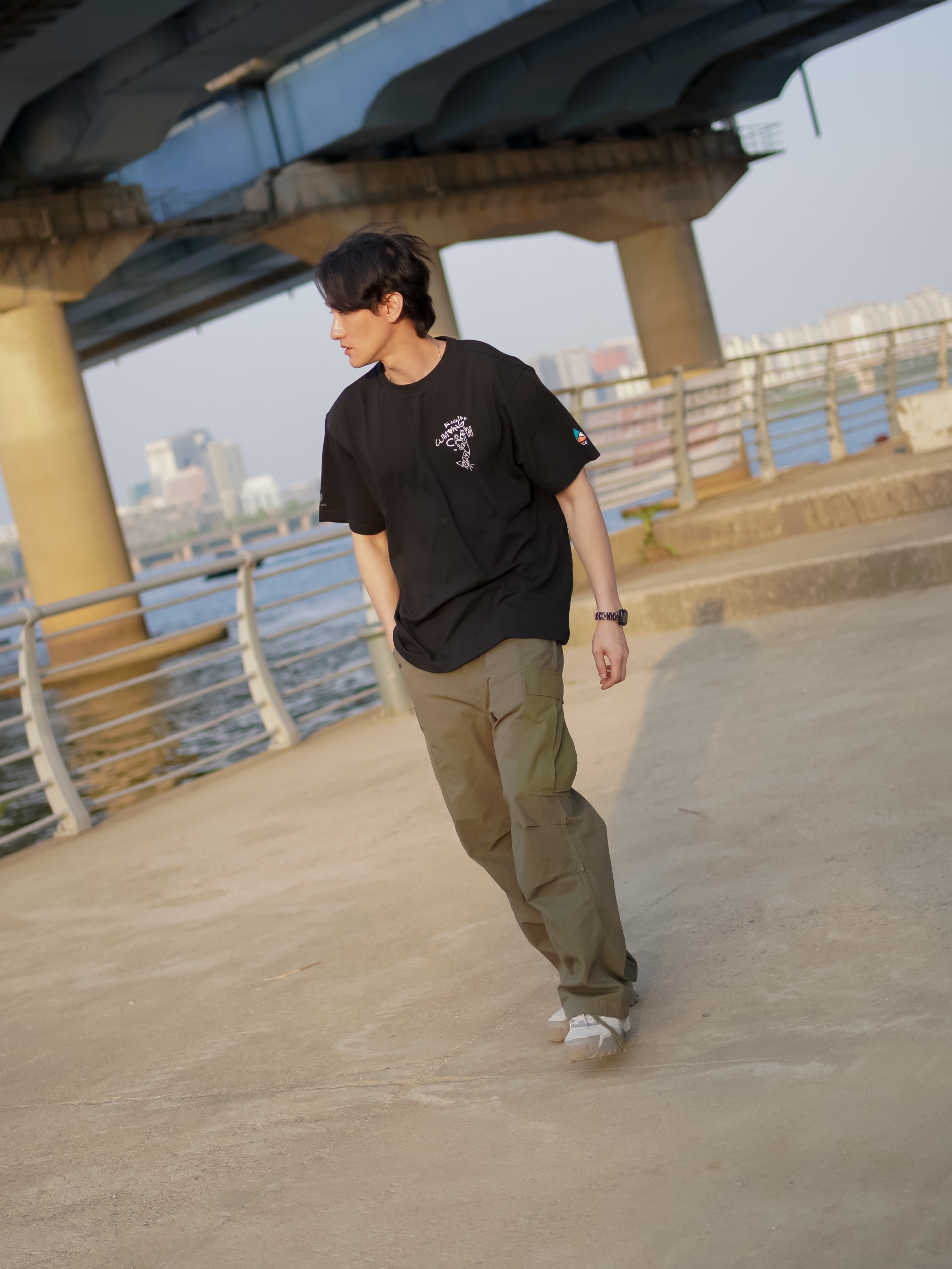 Nanamica Cargo Pants Khaki 착용 스타일 - 5