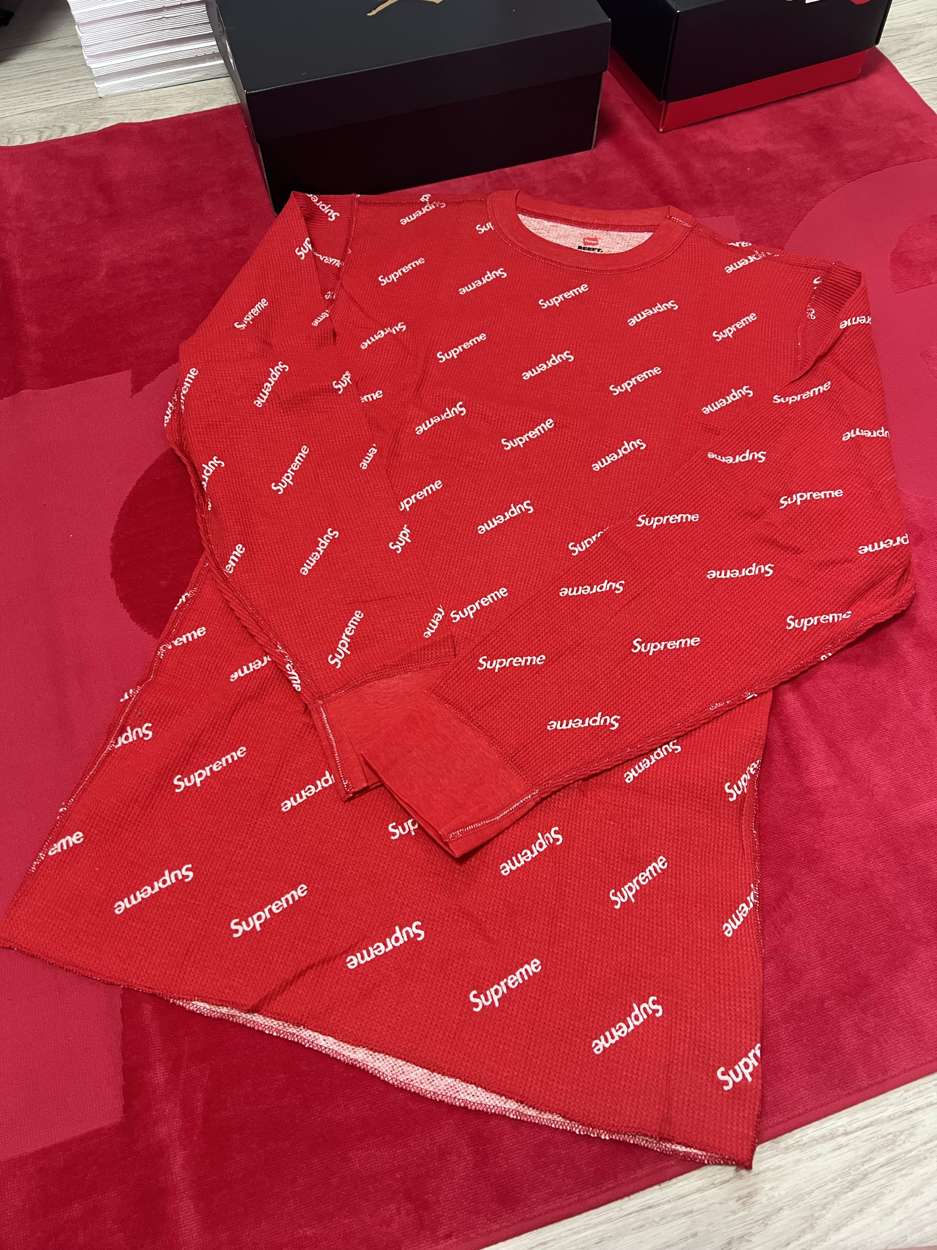 Supreme Hanes Thermal Crew Red Logos (1 Pack) 착용 스타일