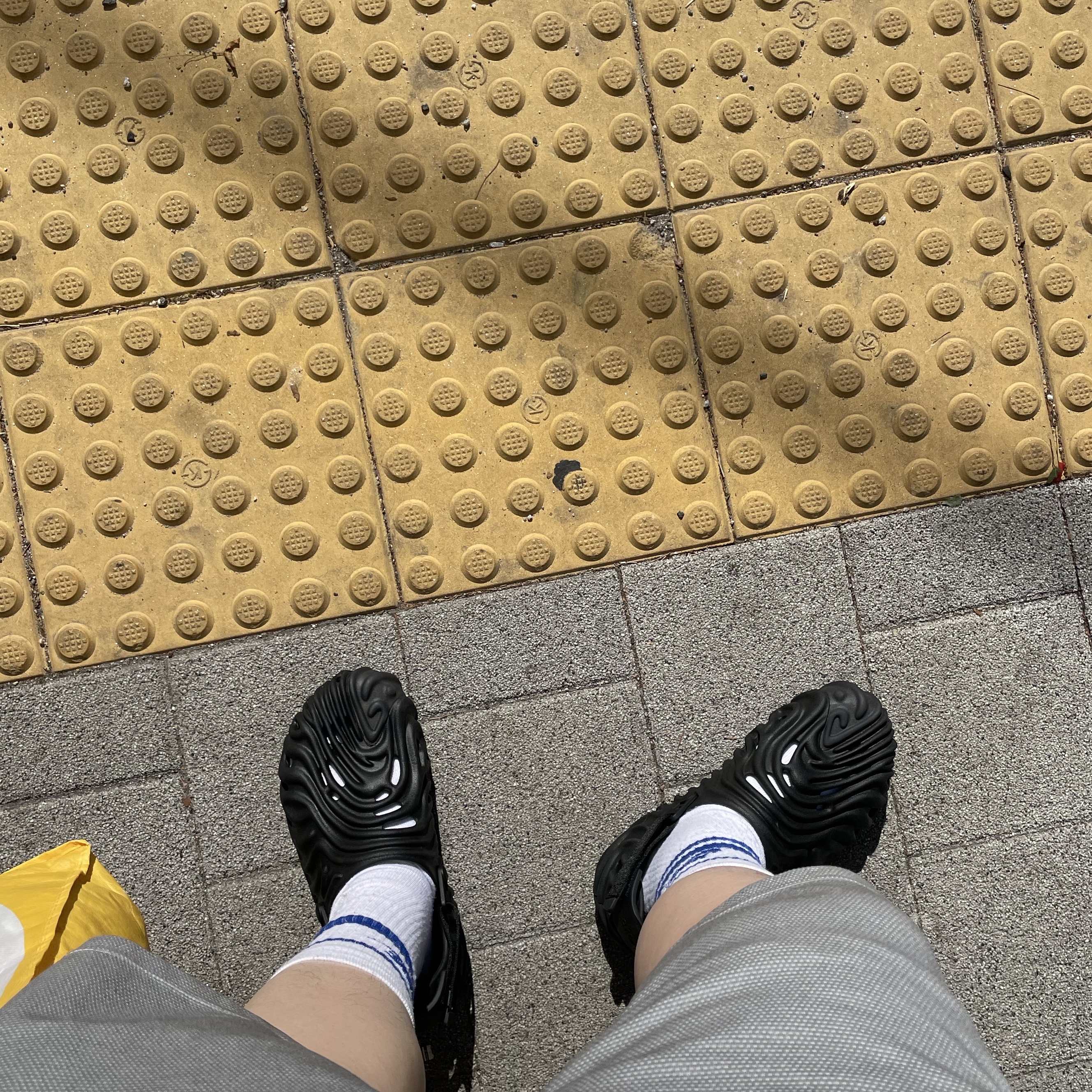 Crocs x Salehe Bembury Pollex Clog Sasquatch 착용 스타일
