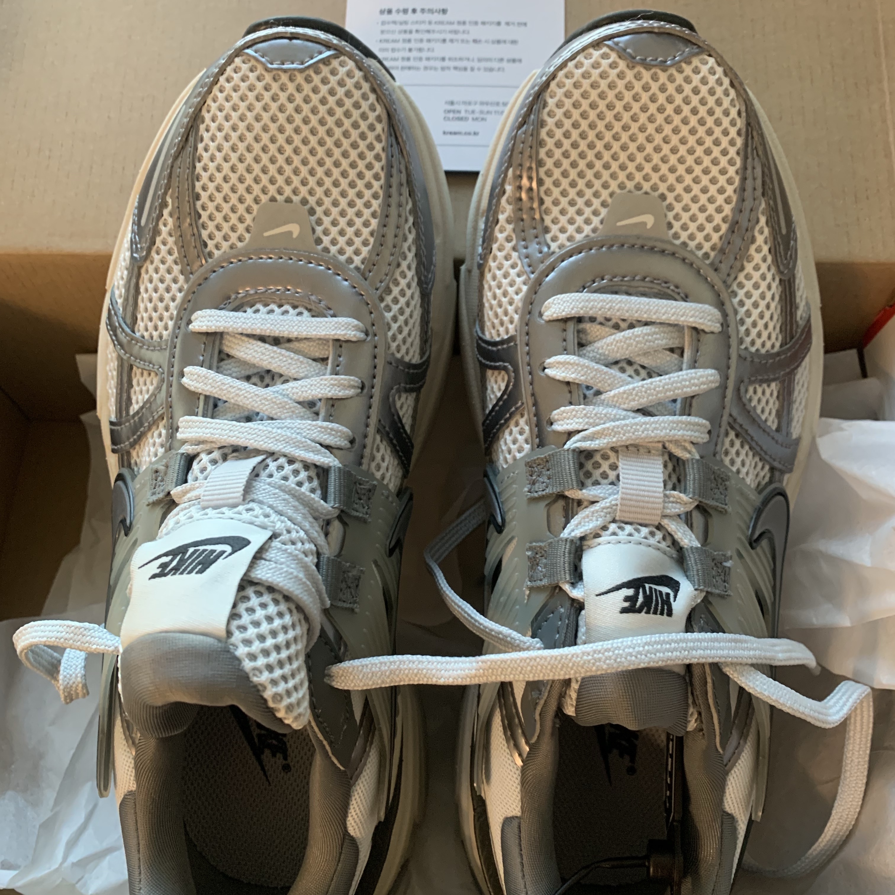 Nike V2K Run Pure Platinum Wolf Grey 착용 스타일