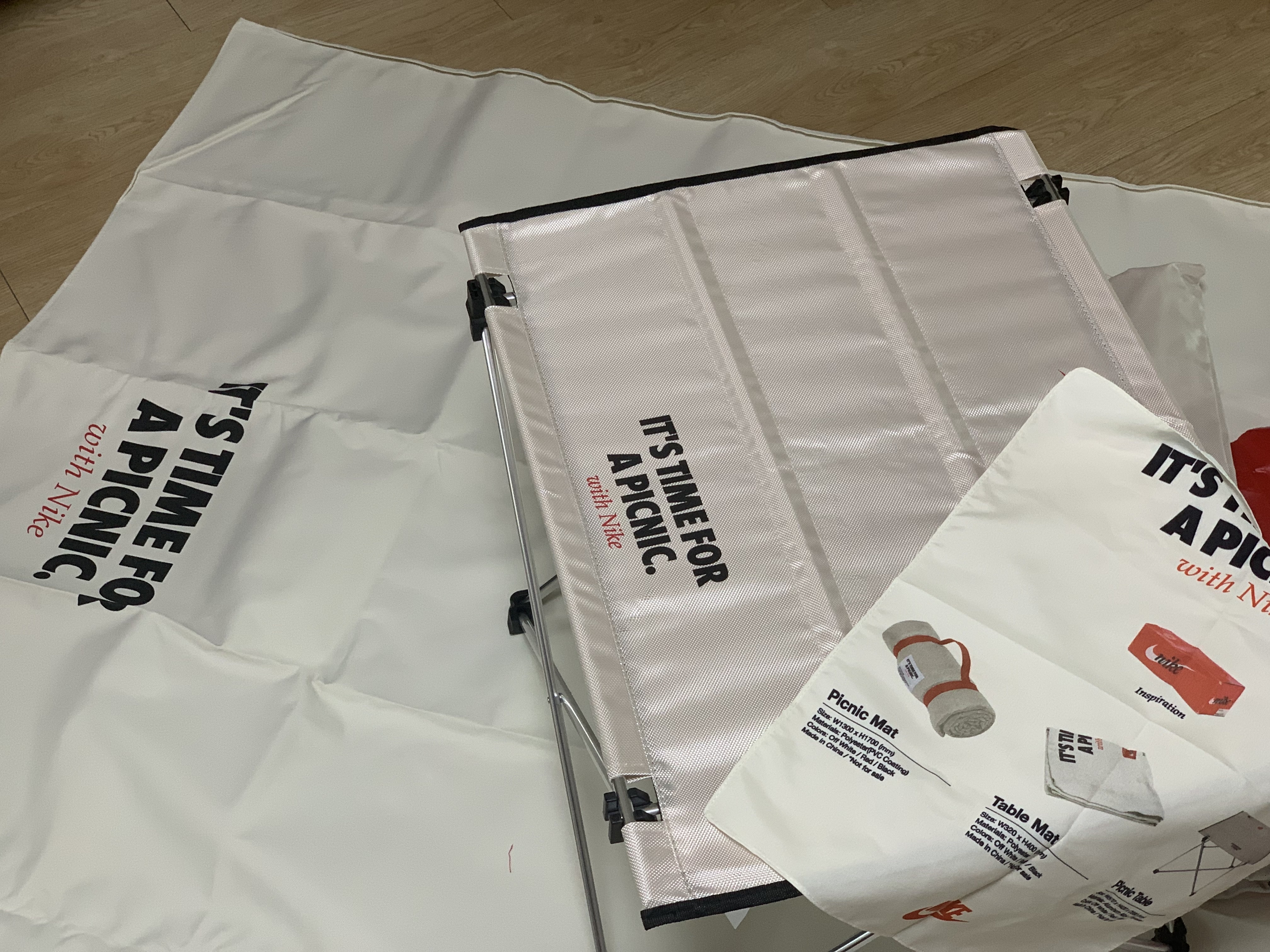 Nike Members Days Daily Check-In Gift Set Picnic Mat & Picnic Table & Table Mat (6700 Limited) 착용 스타일