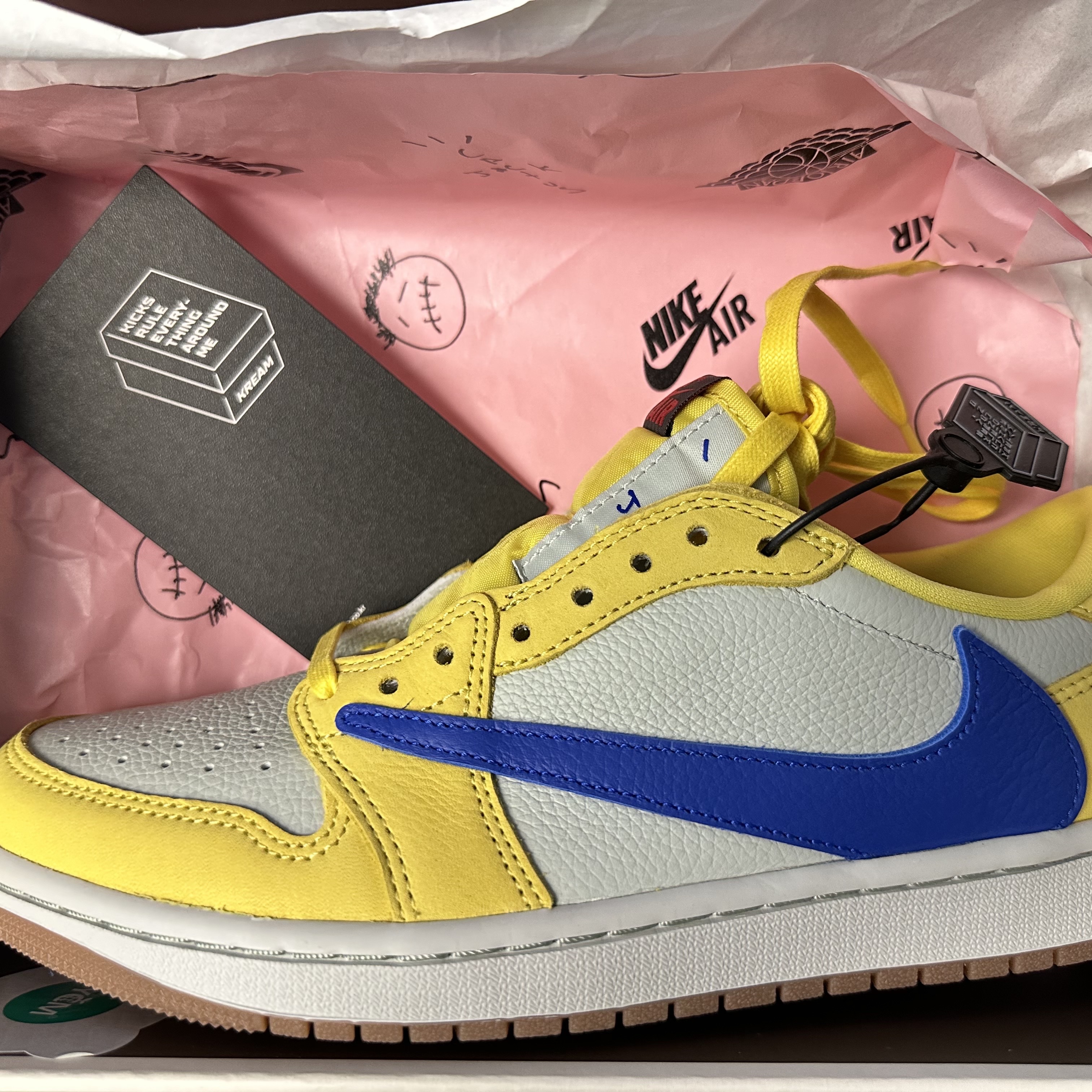 (W) Jordan 1 x Travis Scott Retro Low OG SP Canary 착용 스타일