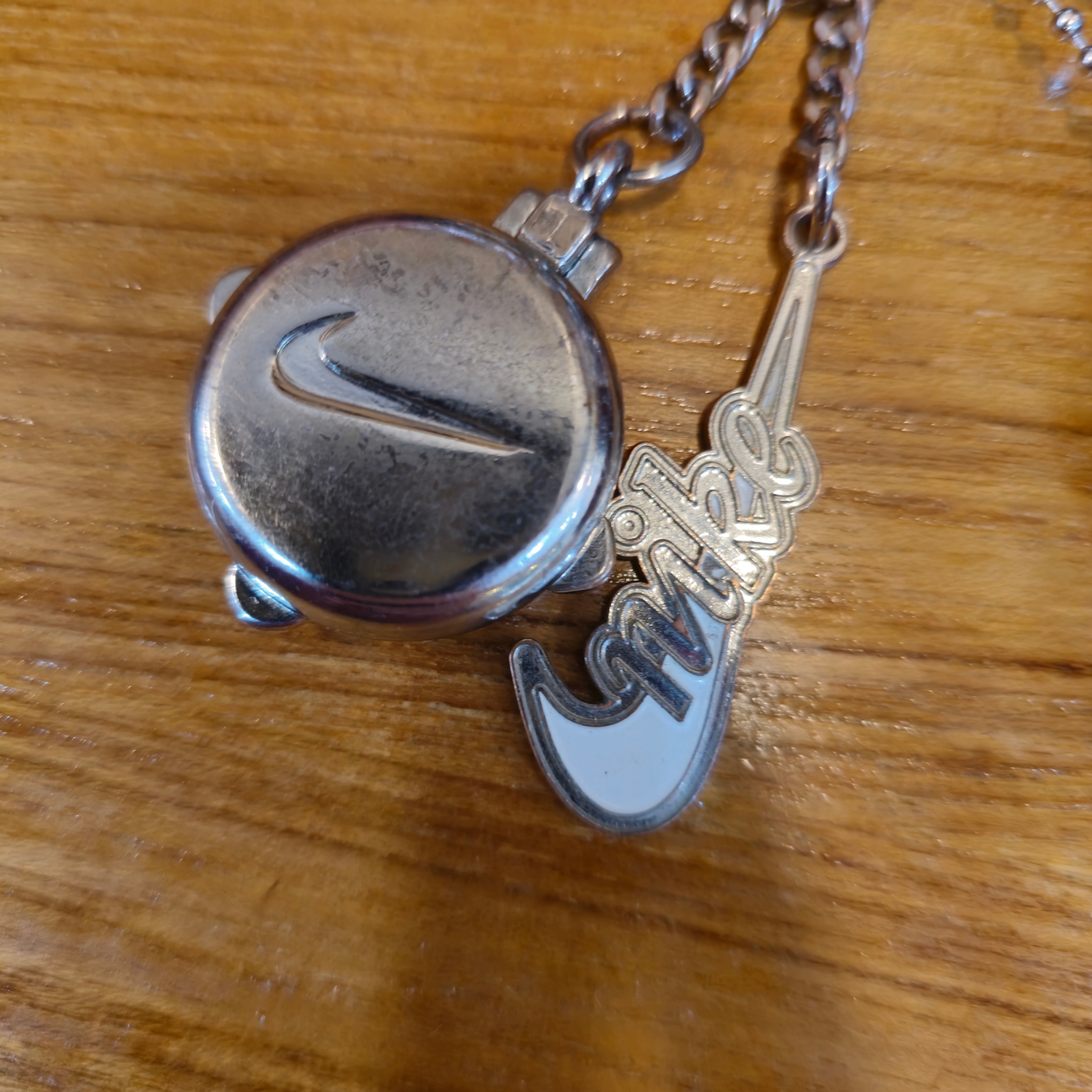 Nike 50th Anniversary Special Keyring Set 착용 스타일