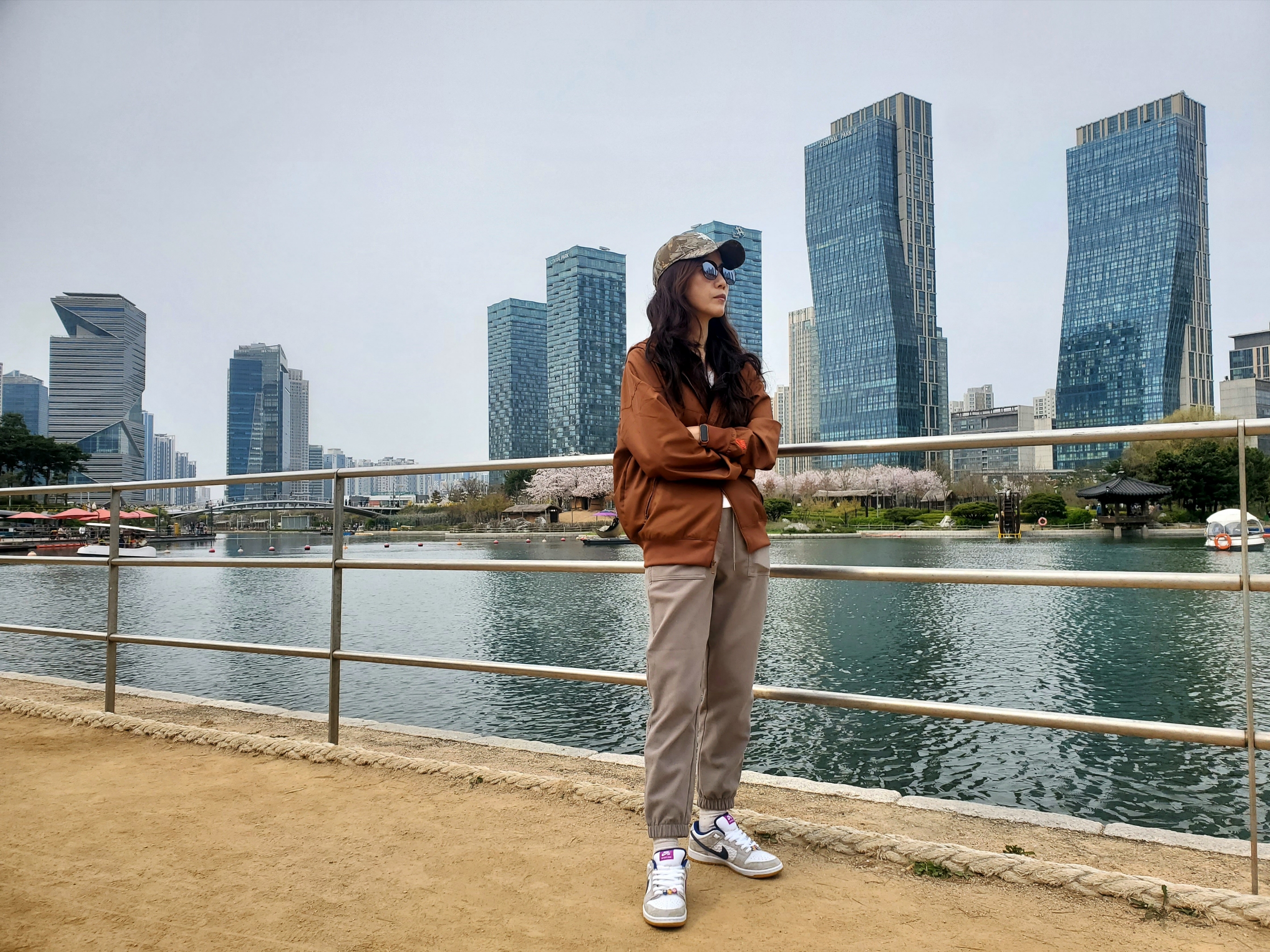 Nike x Rayssa Leal SB Dunk Low PRM Pure Platinum Vivid Purple, Stussy Basic New Era 9Twenty Basic Strapback Real Tree Edge 착용 스타일