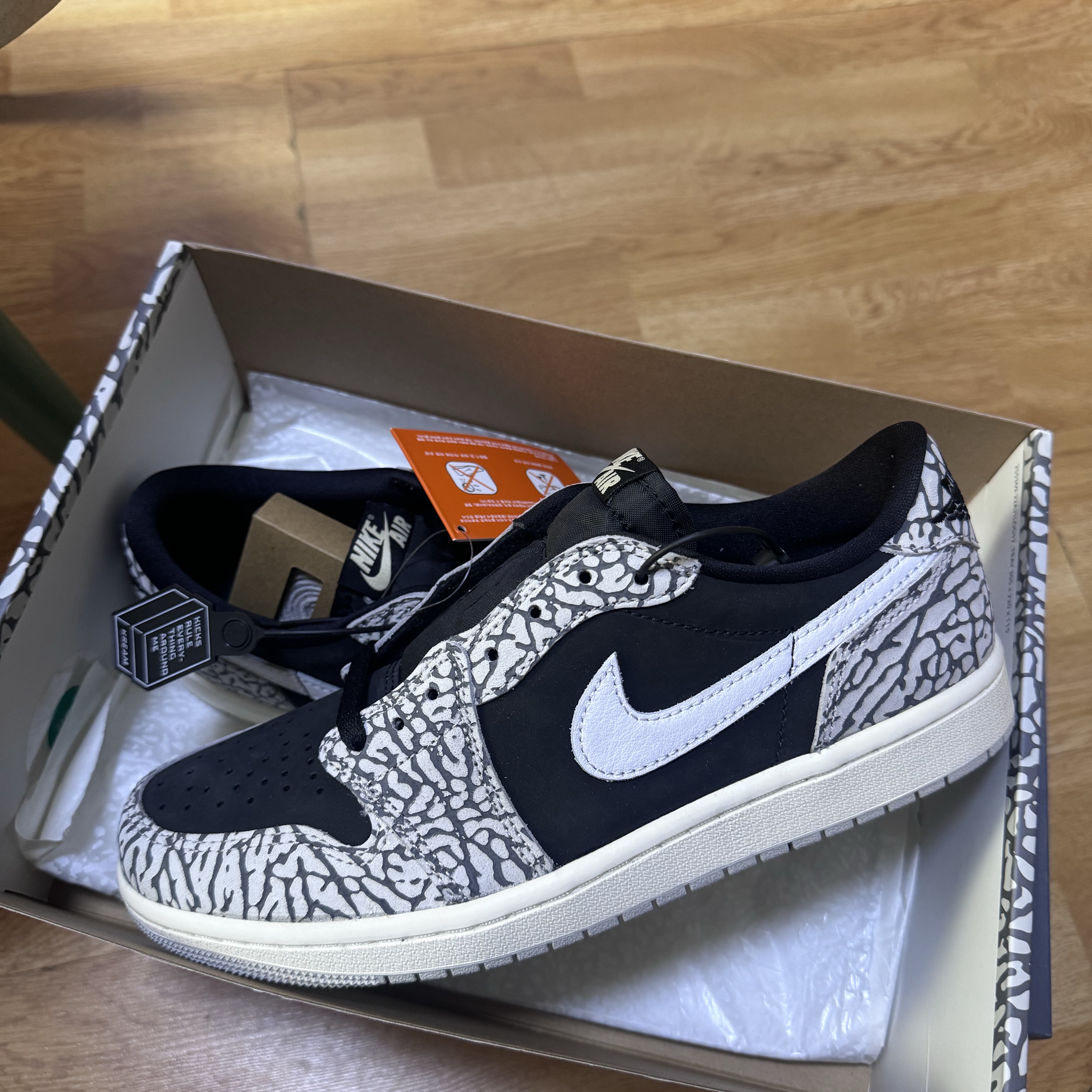 Jordan 1 Retro Low OG Black Cement 착용 스타일