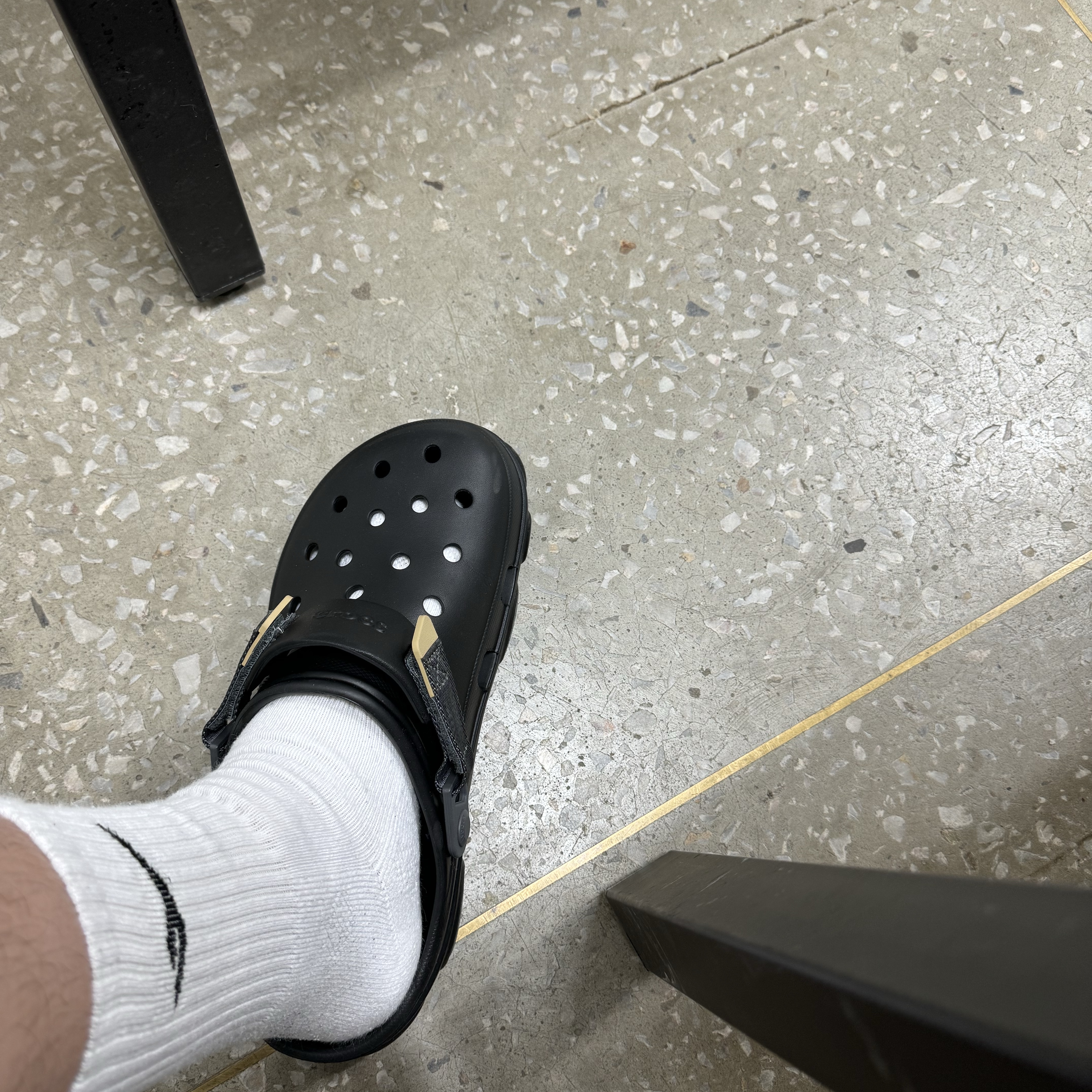 Crocs All Terrain Clog Black 착용 스타일