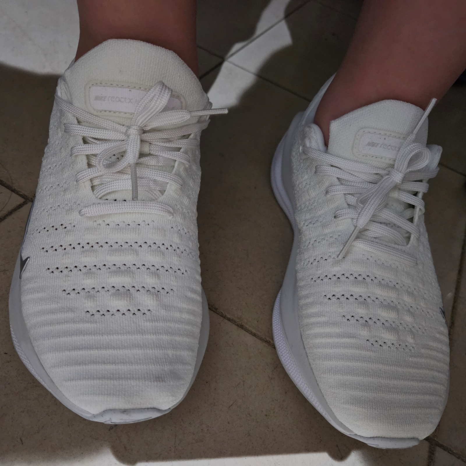 (W) Nike ReactX Infinity Run 4 White Photon Dust 착용 스타일