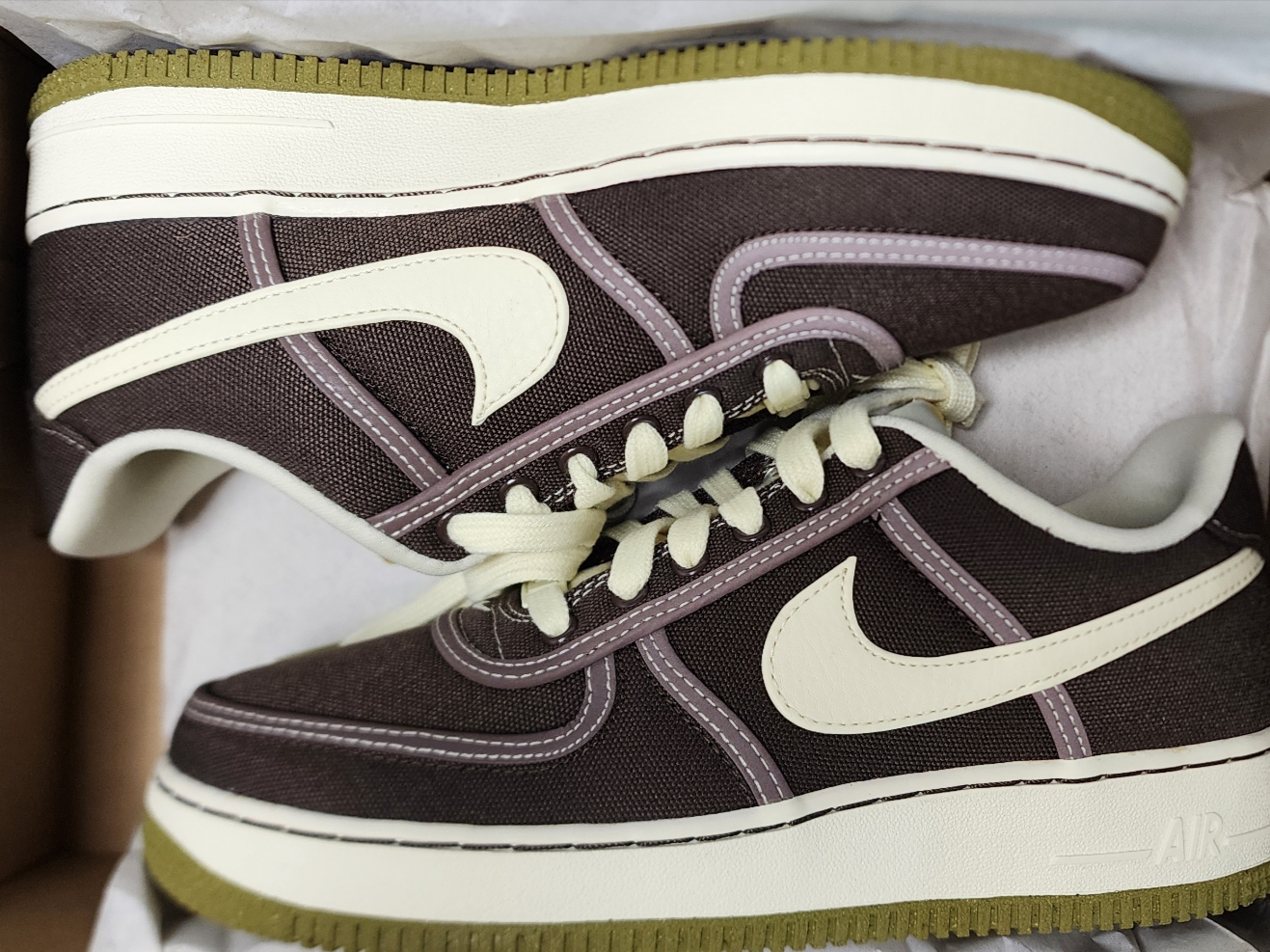 Nike Air Force 1 '07 PRM Baroque Brown Coconut Milk 착용 스타일