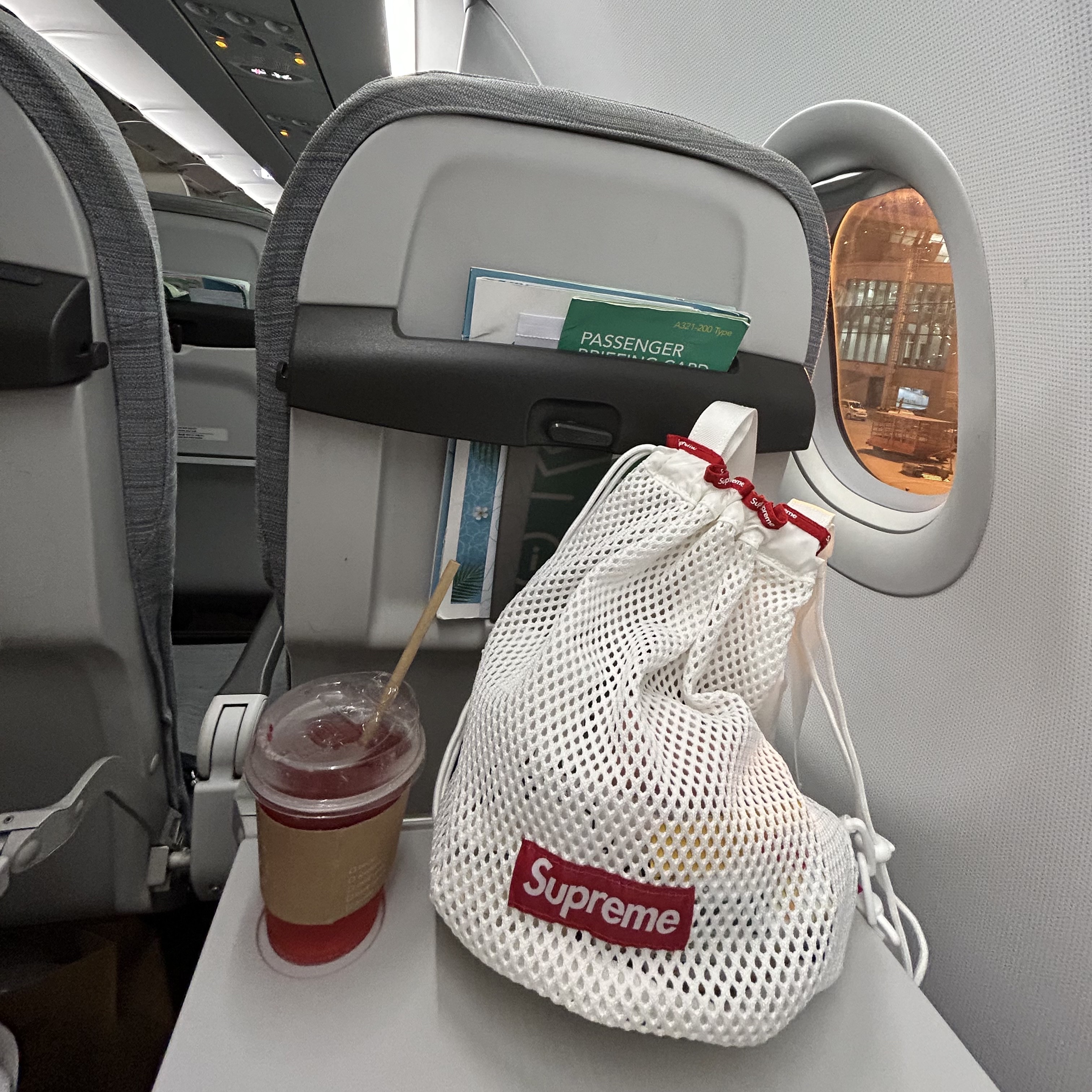 Supreme Mesh Small Backpack White - 23SS 착용 스타일 - 3