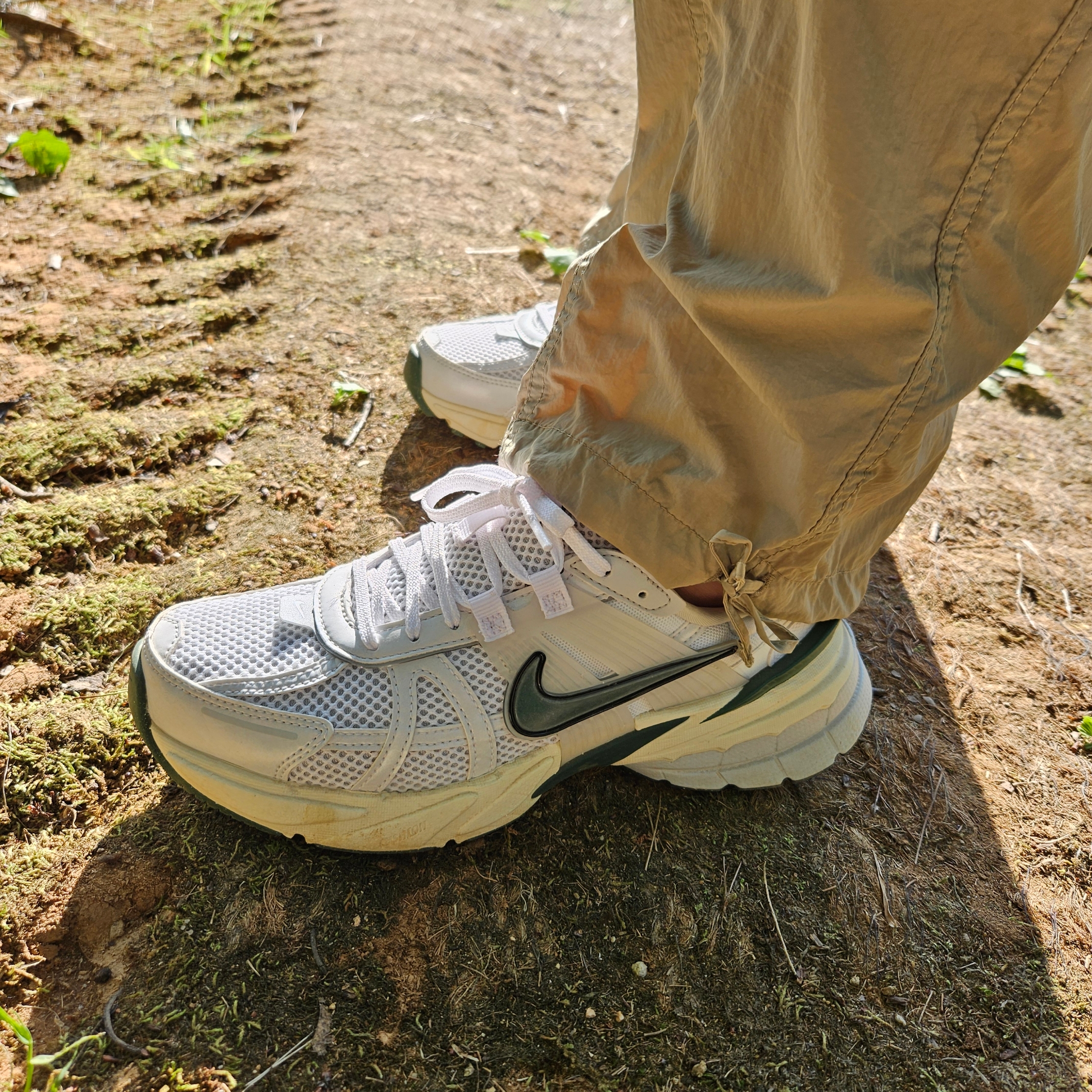 Nike V2K Run White Fir 착용 스타일 - 2