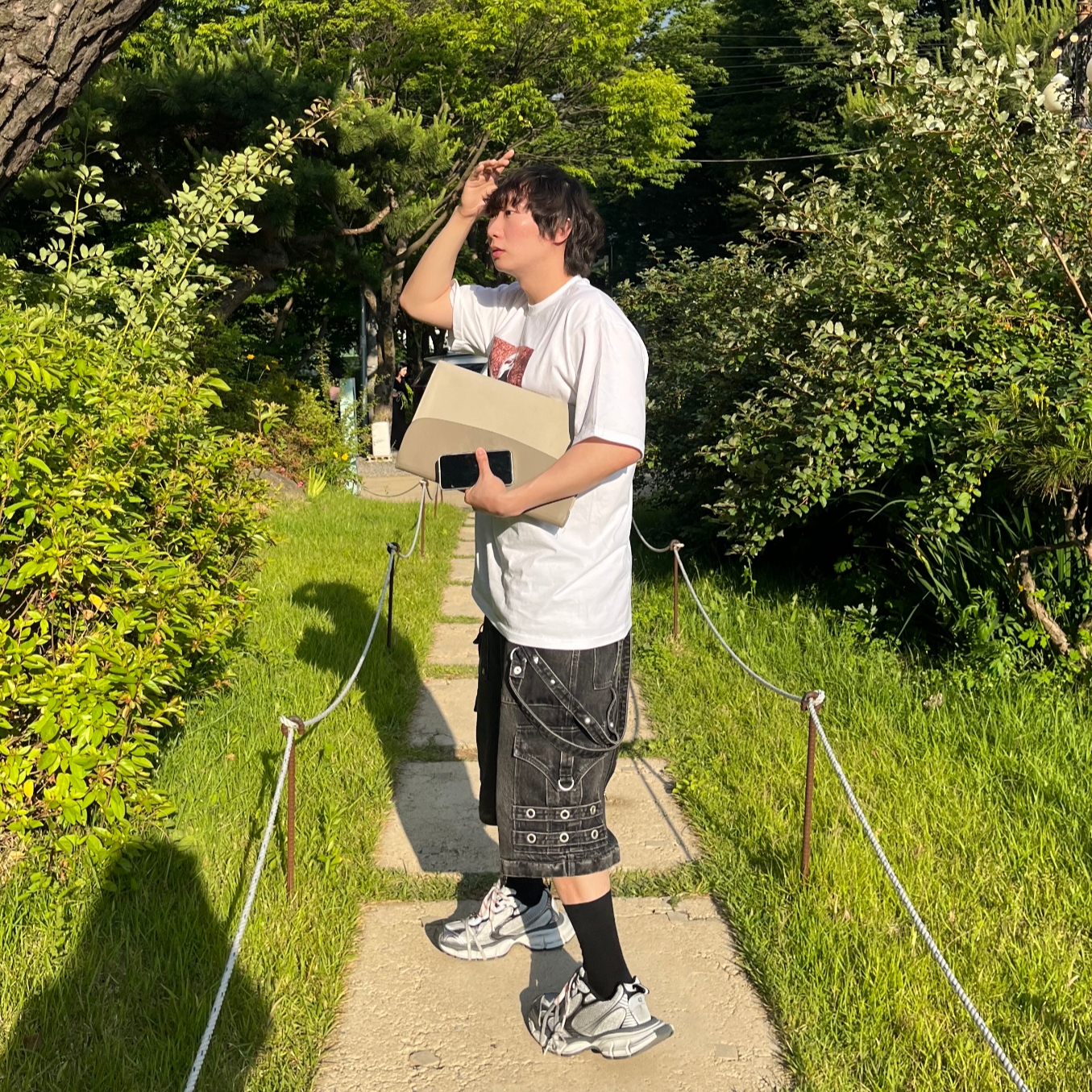 Balenciaga 3XL Sneakers Grey White Red, Supreme x MF Doom T-Shirt White - 23FW 착용 스타일 - 2