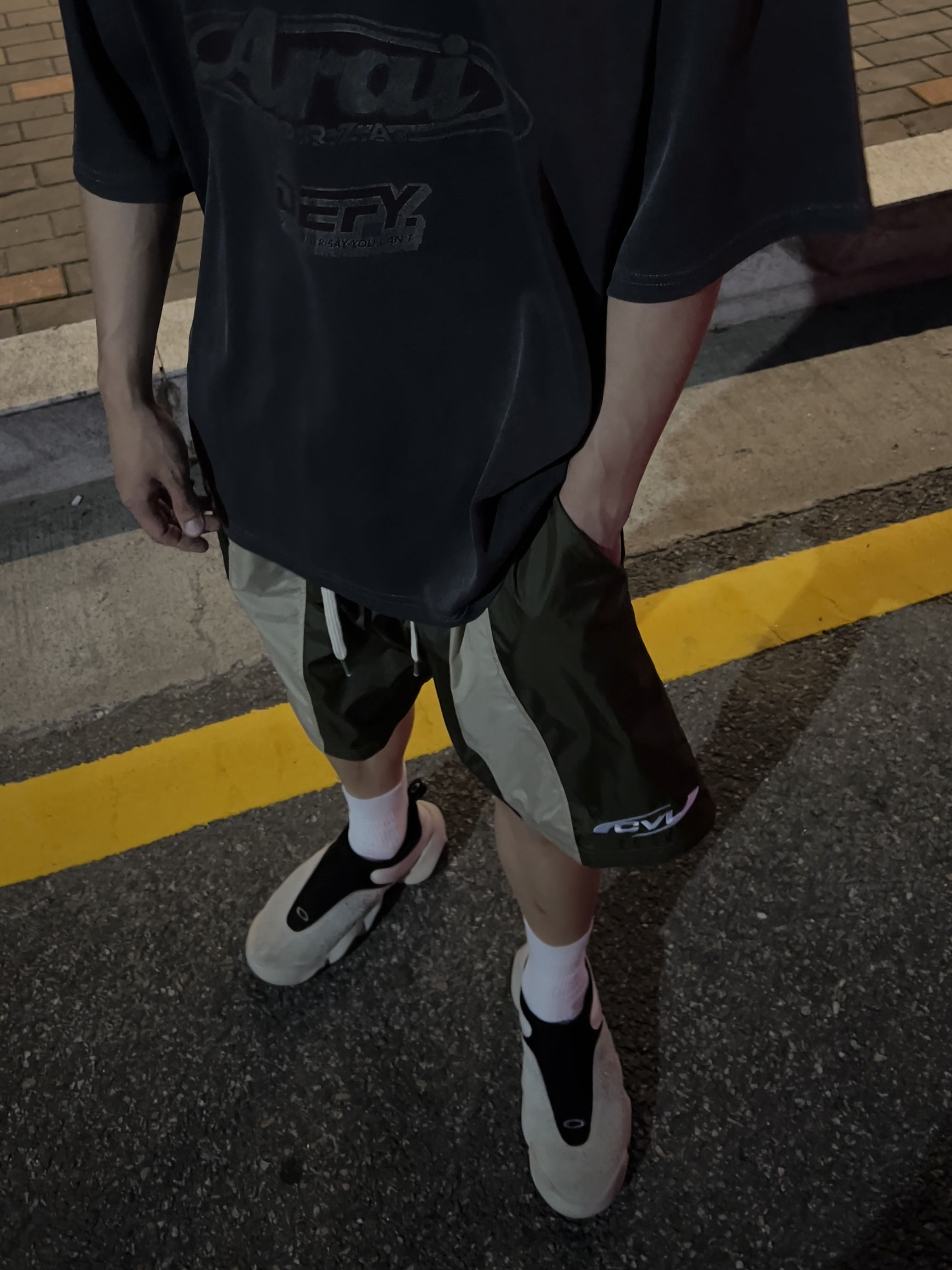 Oakley Factory Team x Brain Dead Flesh White Birch, Oakley Factory Team x Brain Dead Flesh Milk Black 착용 스타일 - 2