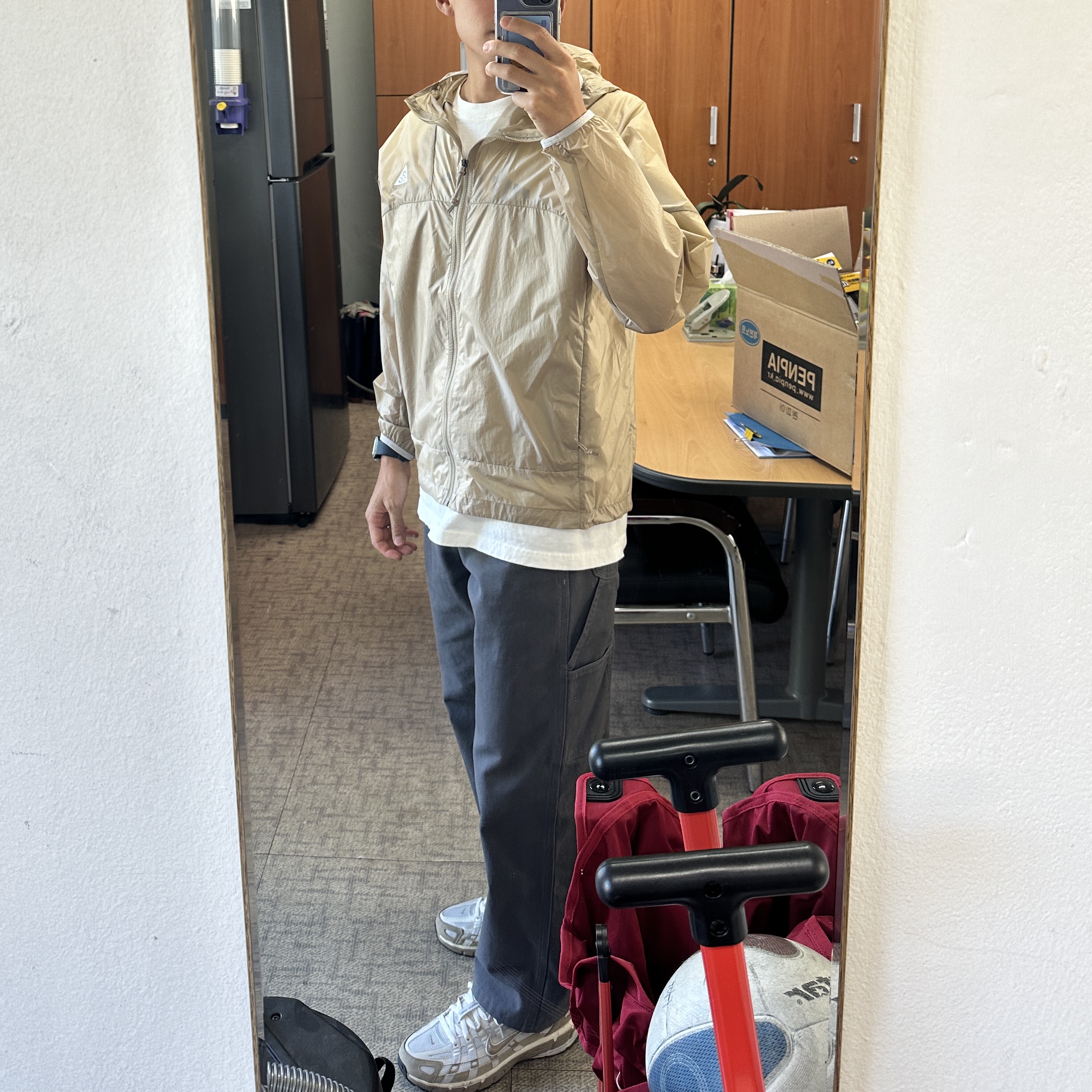 Nike ACG Windproof Cinder Cone Jacket Khaki Summit White - Asia 착용 스타일