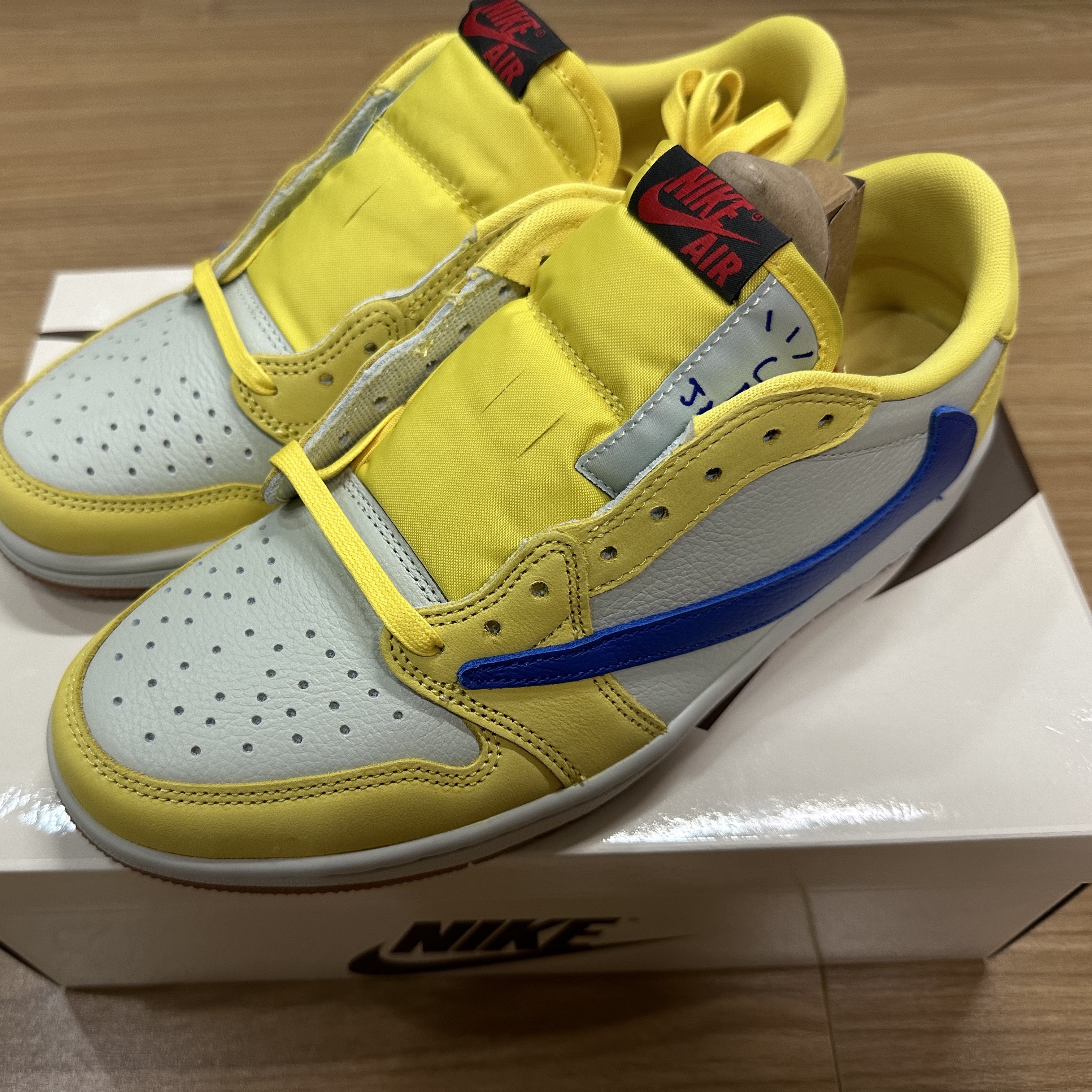 (W) Jordan 1 x Travis Scott Retro Low OG SP Canary 착용 스타일
