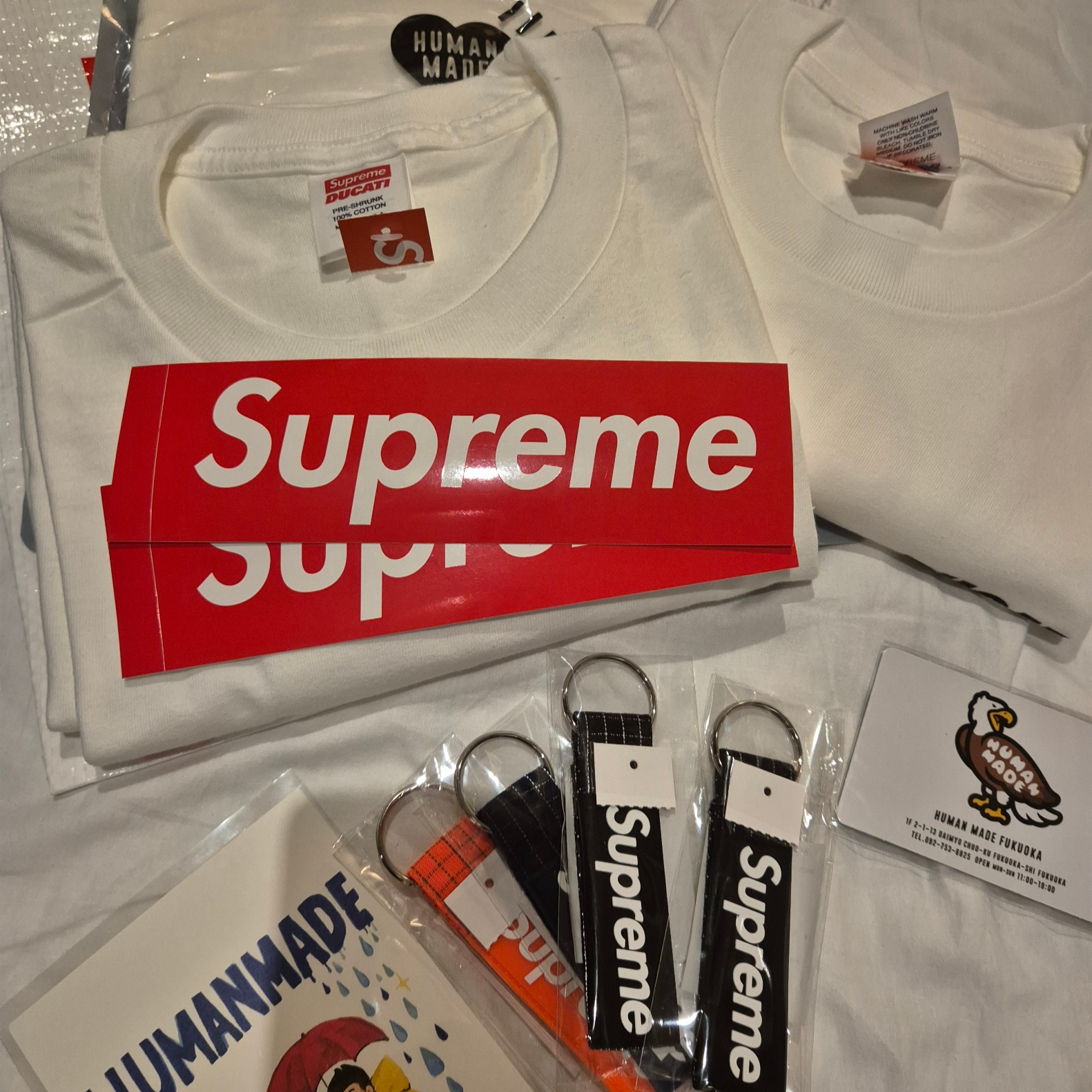 Supreme x Ducati Logos T-Shirt White - 24SS, Supreme Ripstop Keychain Black - 24SS ์ฐฉ์ฉ ์คํ์ผ - 2