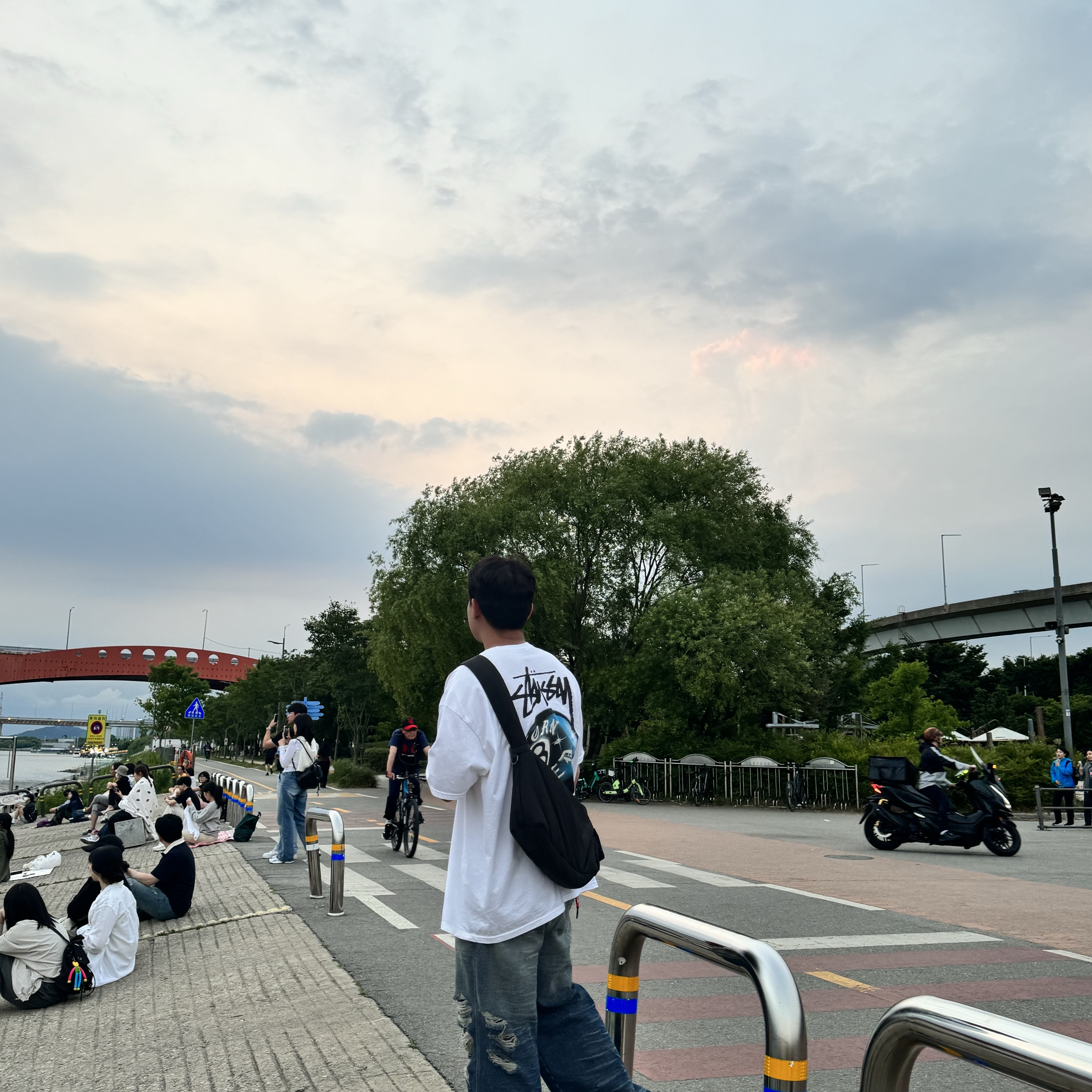 Stussy x Born X Raised 8 Ball T-Shirt White, Supreme Bottle Opener Webbing Keychain Red - 21FW 착용 스타일