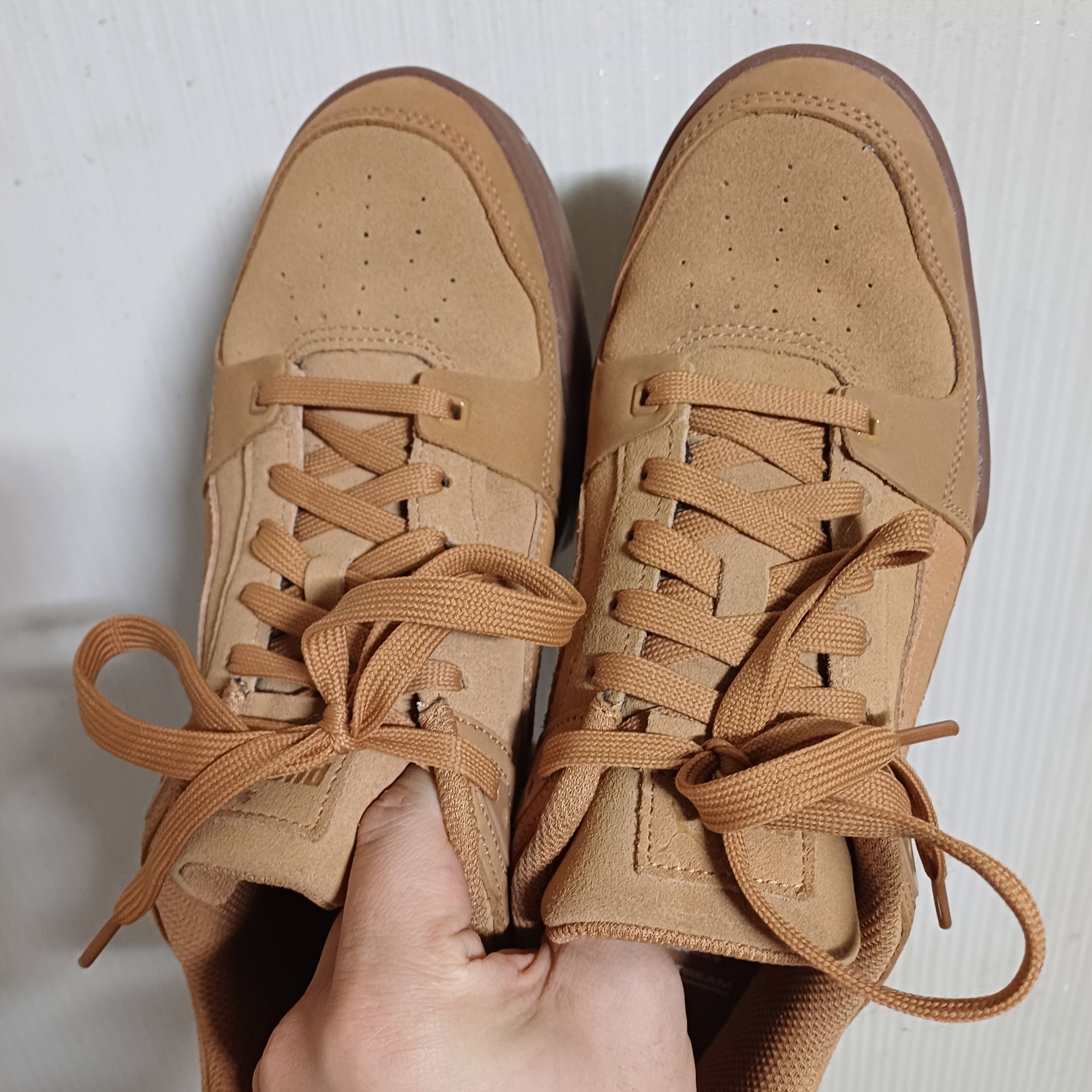 Puma Slipstream Suede Desert Tan Gum 착용 스타일 - 1