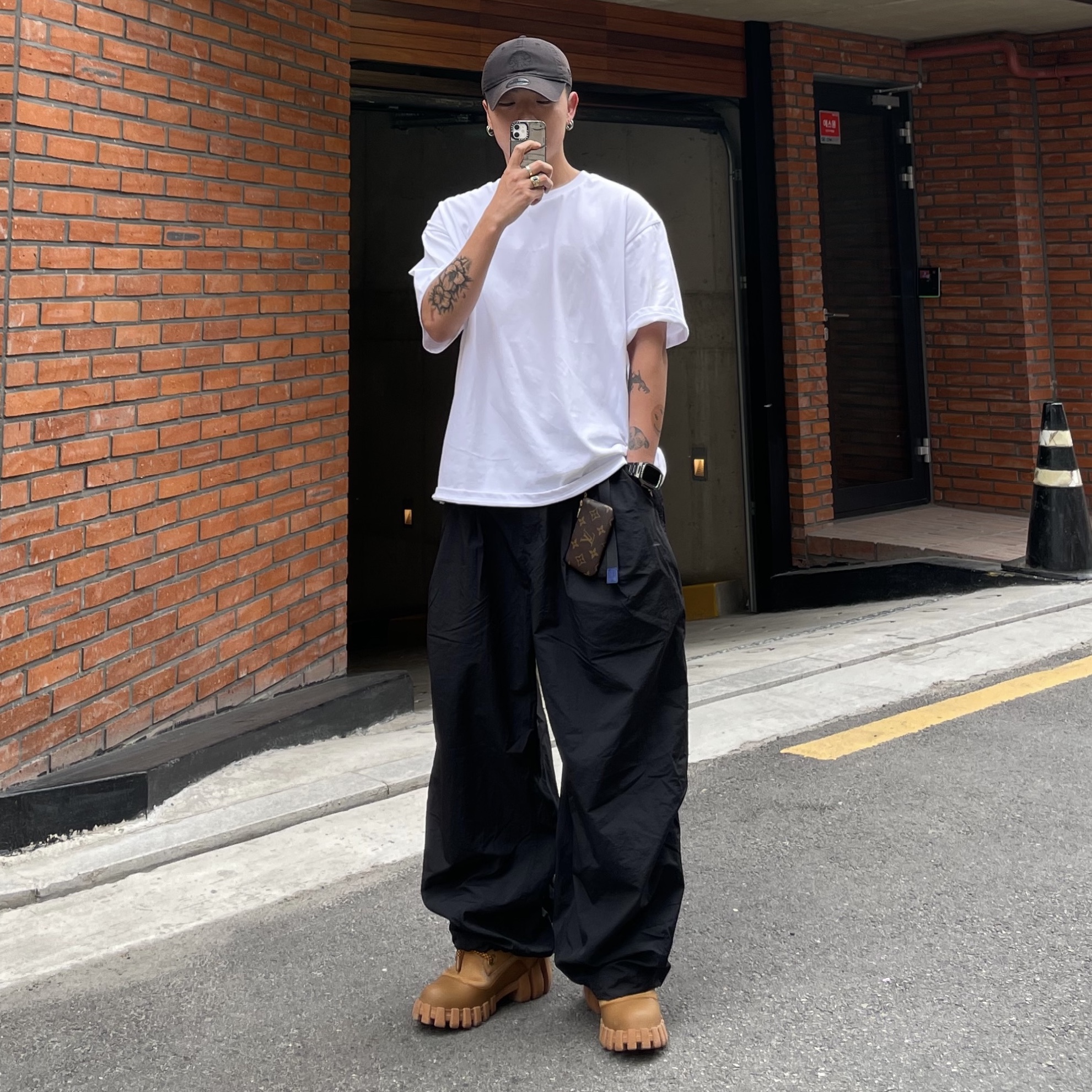 New Era x Murakami Takashi Ohana Unstructured Cap Black 착용 스타일