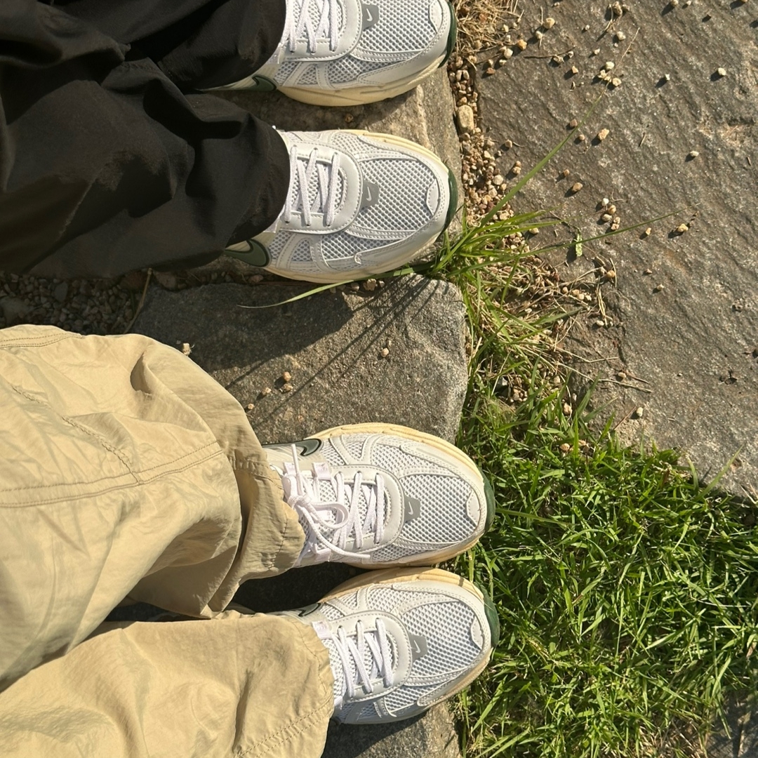Nike V2K Run White Fir 착용 스타일 - 4