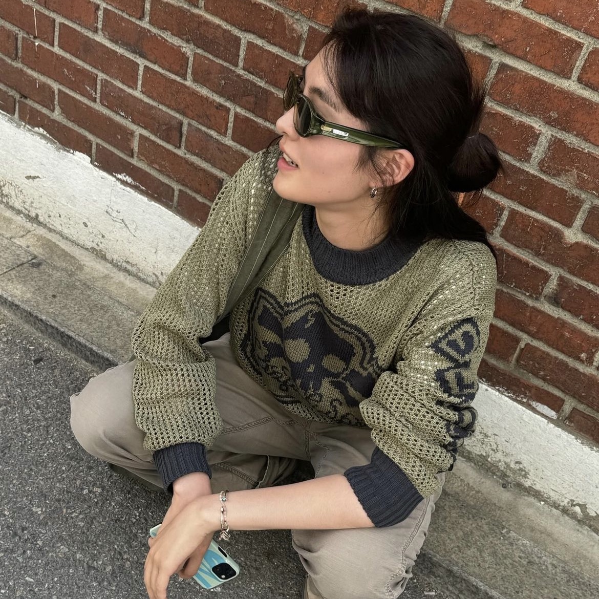 Safarispot Multi Skull Mesh Knit Olive Navy, Safarispot Multi Skull Mesh Knit Ivory Mint 착용 스타일