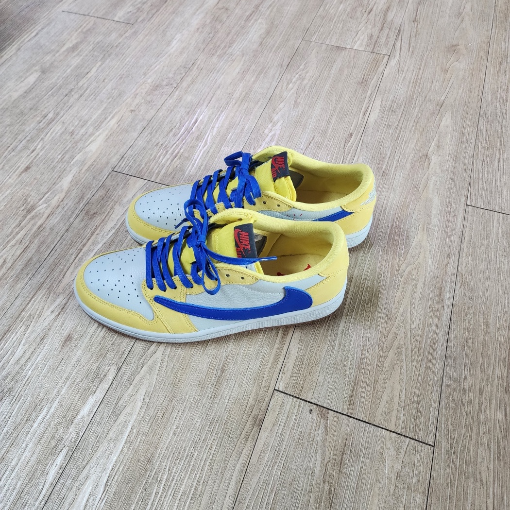 (W) Jordan 1 x Travis Scott Retro Low OG SP Canary 착용 스타일 - 2