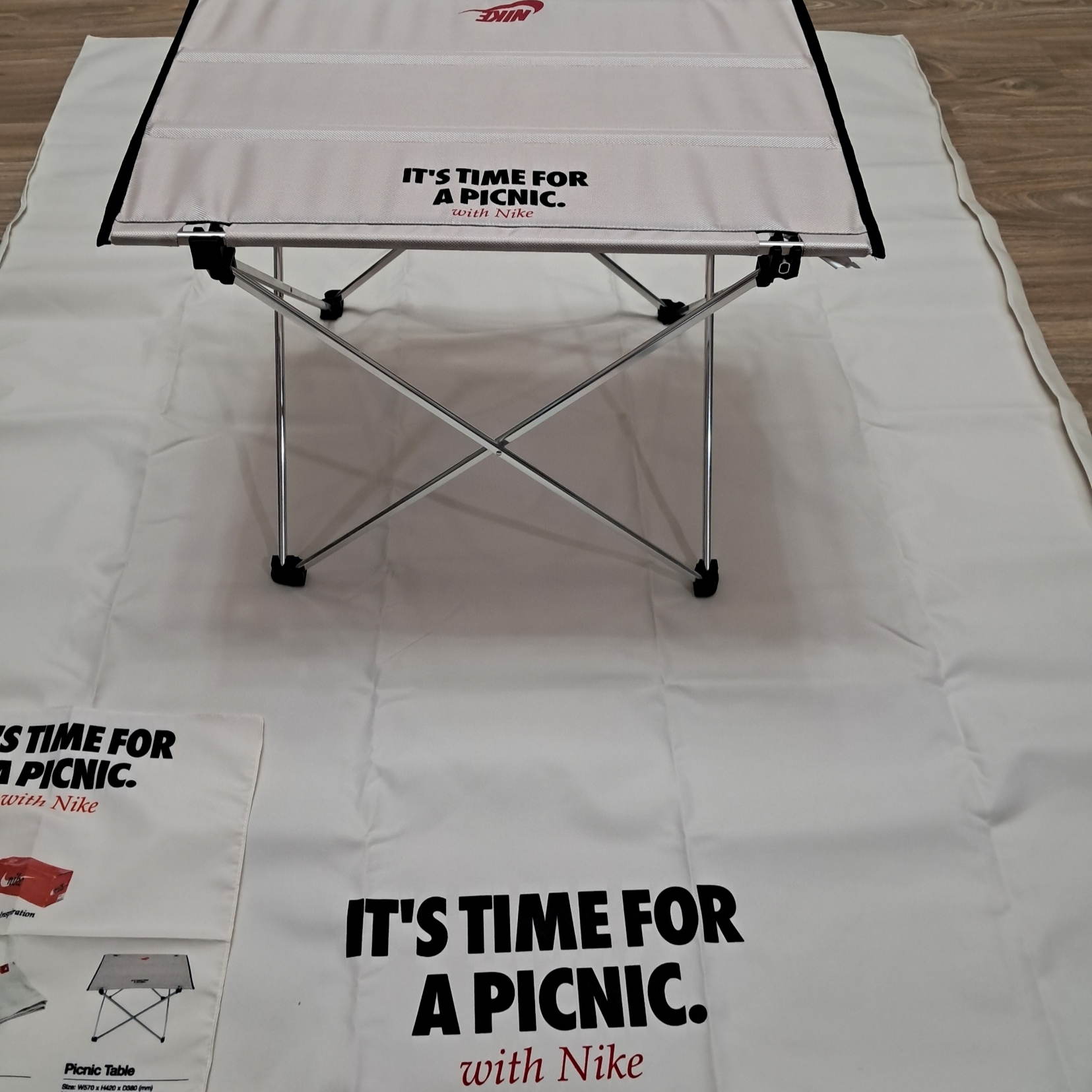 Nike Members Days Daily Check-In Gift Set Picnic Mat & Picnic Table & Table Mat (6700 Limited) 착용 스타일 - 3