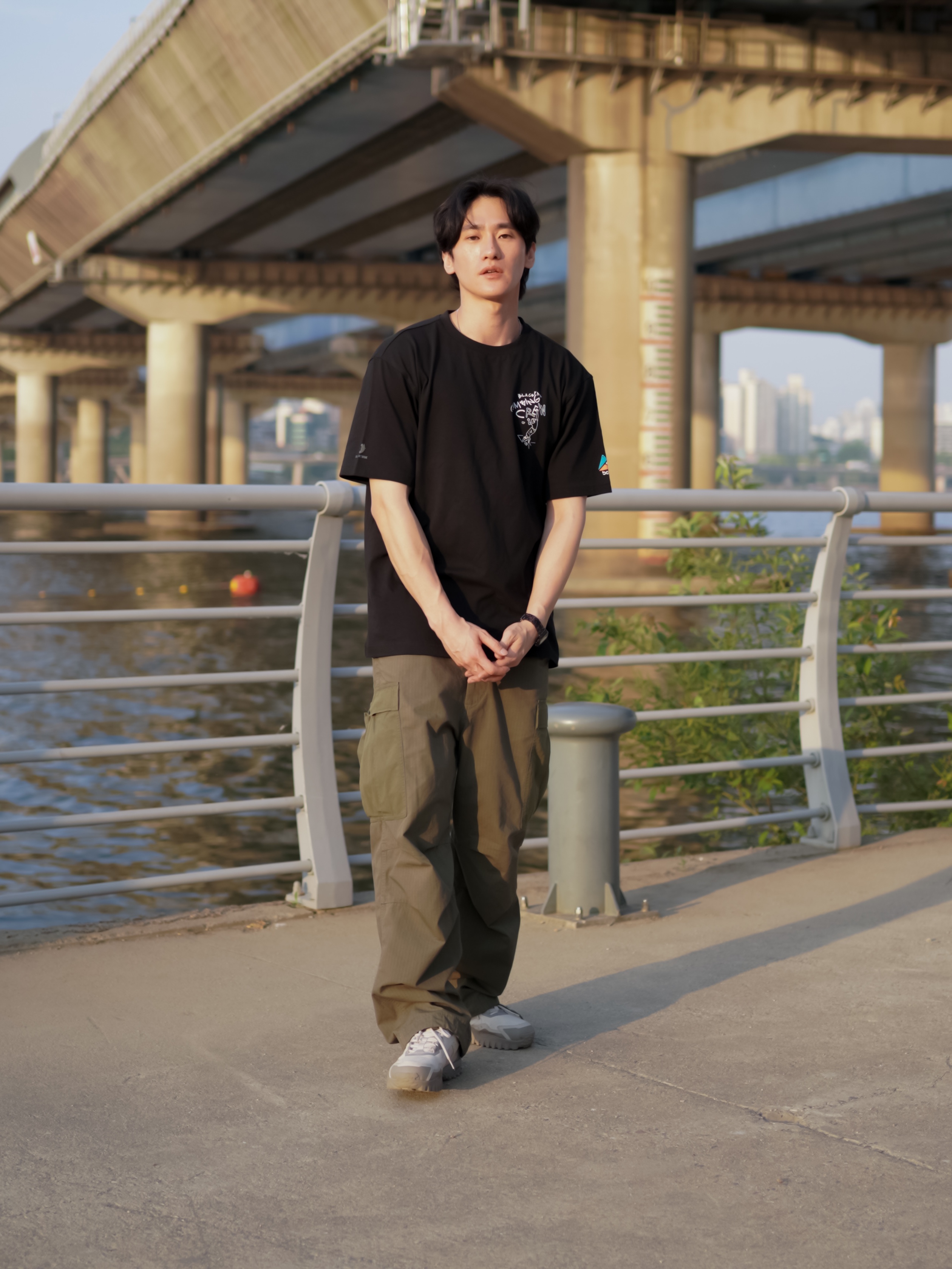 Nanamica Cargo Pants Khaki 착용 스타일 - 4