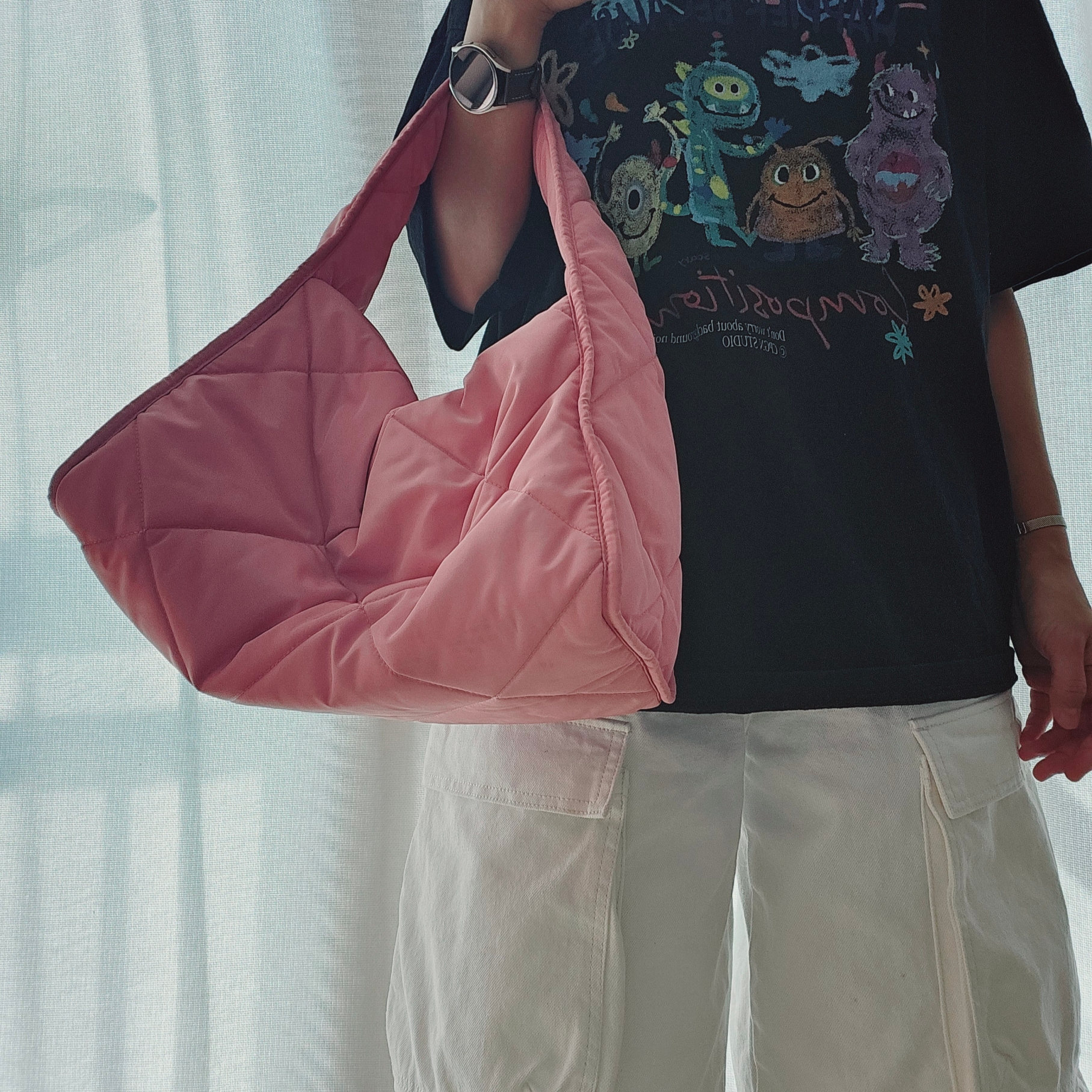 COS Diamond Quilted Shoulder Bag Mist Powder 착용 스타일 - 1